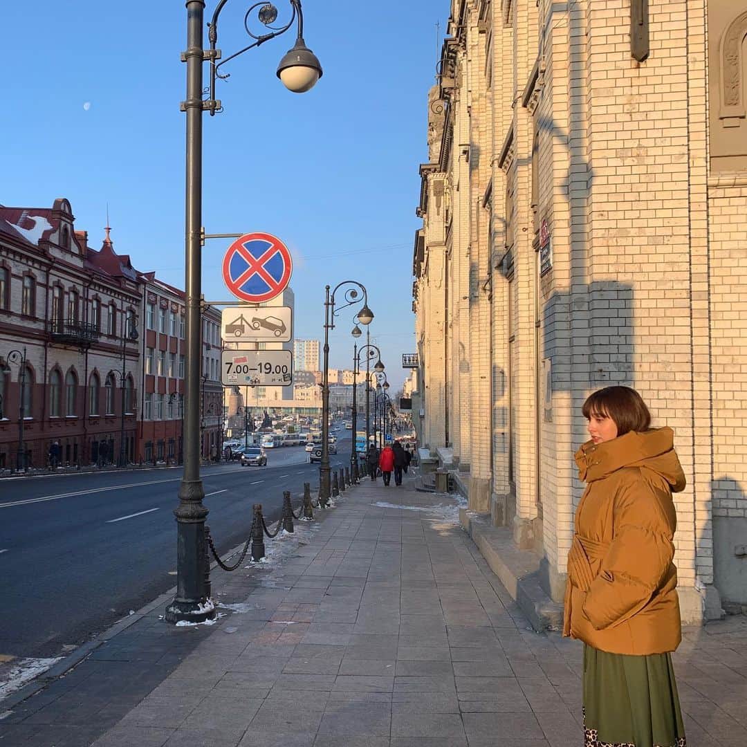 フジテレビ「空旅をあなたへ」さんのインスタグラム写真 - (フジテレビ「空旅をあなたへ」Instagram)「今週木曜２２：５４分〜の「空旅をあなたへ」は、 モデル・石田ニコルさんのロシア・ウラジオストクの空旅です✈️✨ 🇷🇺 ‪ ‬ロシア極東の街、ウラジオストク。  古くからシベリアの玄関口として栄え、 多くの旅人を迎えてきました❗️ ロシア初めてのニコルさんもウラジオストクの街並みに興味津々！✨ 今回訪れたホテルは、 Villa Arte Hotel （ヴィラ アルテ ホテル）。 一歩中に入ると、そこは別世界。  きらびやかなバロック調の空間は、 まるで中世ヨーロッパ🥺  優雅な安らぎに包まれるひととき。  大人を満たす、ウラジオストクの旅です！☺️✨ #フジテレビ  #空旅  #空旅をあなたへ ‪#soratabi‬ ‪#石田ニコル さん‬ #ロシア #ウラジオストク #ヨーロッパ #villaartehotel  #ヴィラアルテホテル」2月10日 11時45分 - soratabi_fuji
