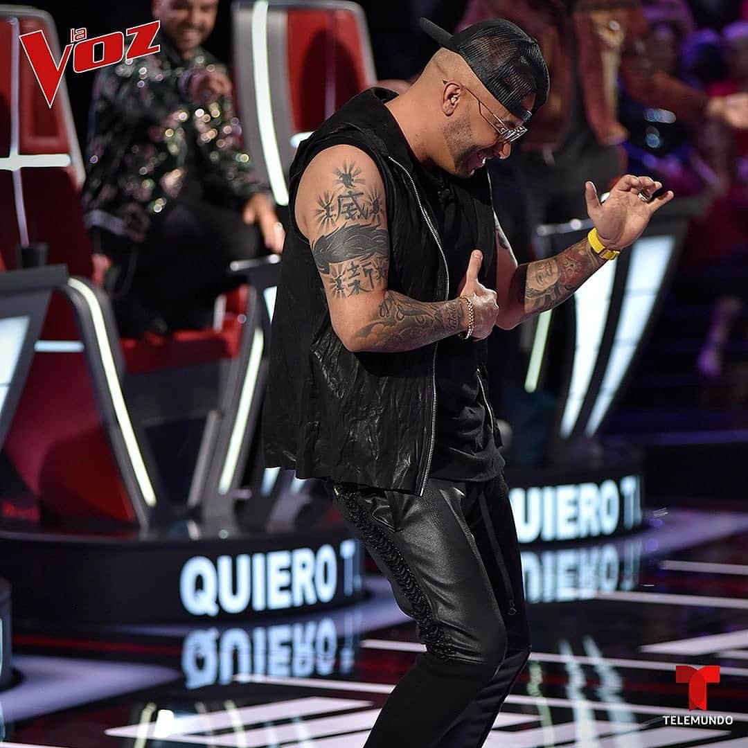 ウィジンさんのインスタグラム写真 - (ウィジンInstagram)「🕺🏼🕺🏼🕺🏼🕺🏼 Posted @withregram • @lavozus 😂 ¿Qué nombre le ponemos a este nuevo baile en #LaVozUS? "El pasito W" 🕺🏻😎」2月10日 11時41分 - wisin