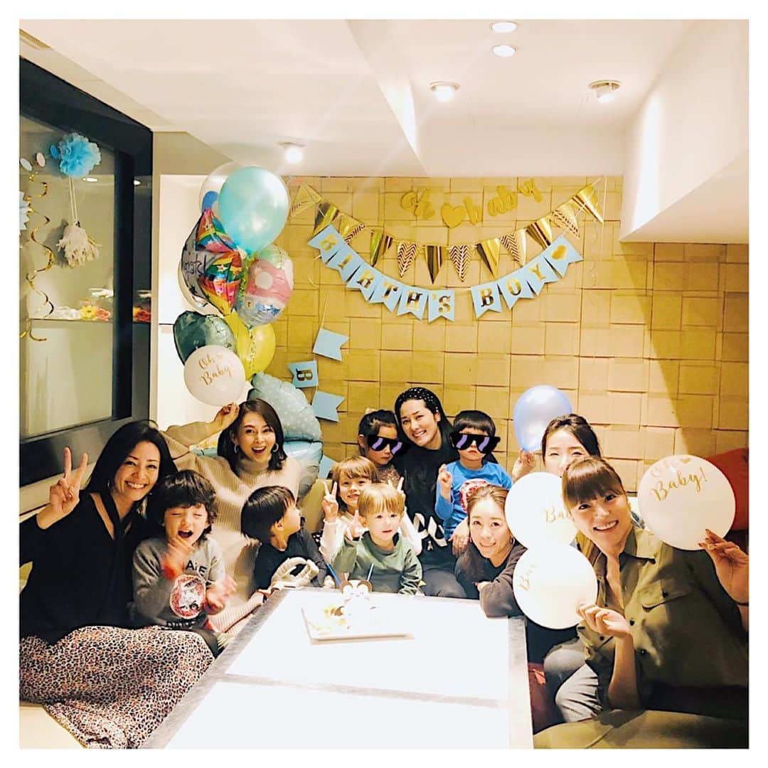 桜井裕美さんのインスタグラム写真 - (桜井裕美Instagram)「もうすぐ10ヶ月！！ ベビーシャワー👶をしてもらいましたー❗️ 妊娠初期はベイビーちゃんヤダッと言っていた息子も今では『ベビーちゃん、起きた？』や、『ママ、大丈夫ー？』とか、『よしよし』といいながらお腹をなでなでしてくれるようになりました。 小さいながら、色々とベビーちゃんのこと気にしているようで、こうして、段々お兄ちゃんになっていくのかなー🥰  みんなありがとー❣️ 出産まであと少し頑張ろーと思います🌟  #妊娠10ヶ月 #ベビーシャワー #妊婦 #マタニティ #妊婦生活 #マタニティ生活」2月10日 11時47分 - yumisakurai24