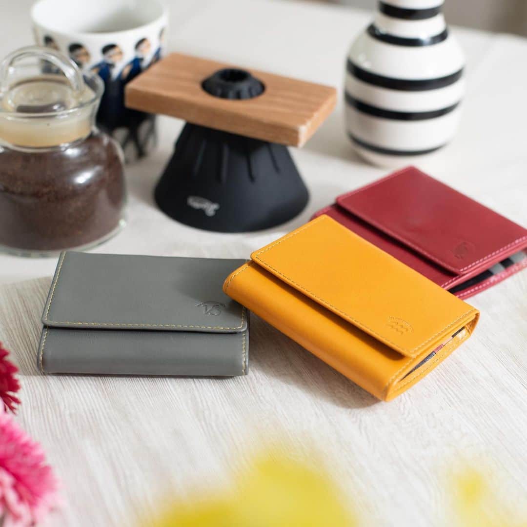 e-monoのインスタグラム：「持ち運びに便利なカスタムオーダーのコンパクト三つ折り財布👛ジャケットに忍ばせても嵩張りません🌸」
