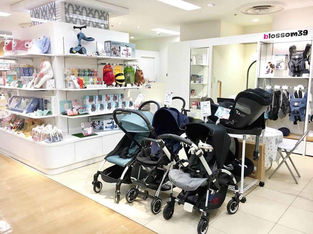 blossom39_officialのインスタグラム：「. 東武池袋店が、フロア内を少しだけお引越ししてリニューアルオープンしました！  以前よりも広くなって、お客様にのんびり・ゆったりお過ごしいただける店内になりました(^^) プレママさんの出産準備品はもちろん、出産祝いに最適なギフトの種類も豊富になって、皆様のご来店をお待ちしております♪♪ ぜひパワーアップした東武池袋店にお立ち寄りくださいませ！  #blossom39#ブロッサム39#東武池袋店#出産準備#出産祝い#赤ちゃんのいる生活」
