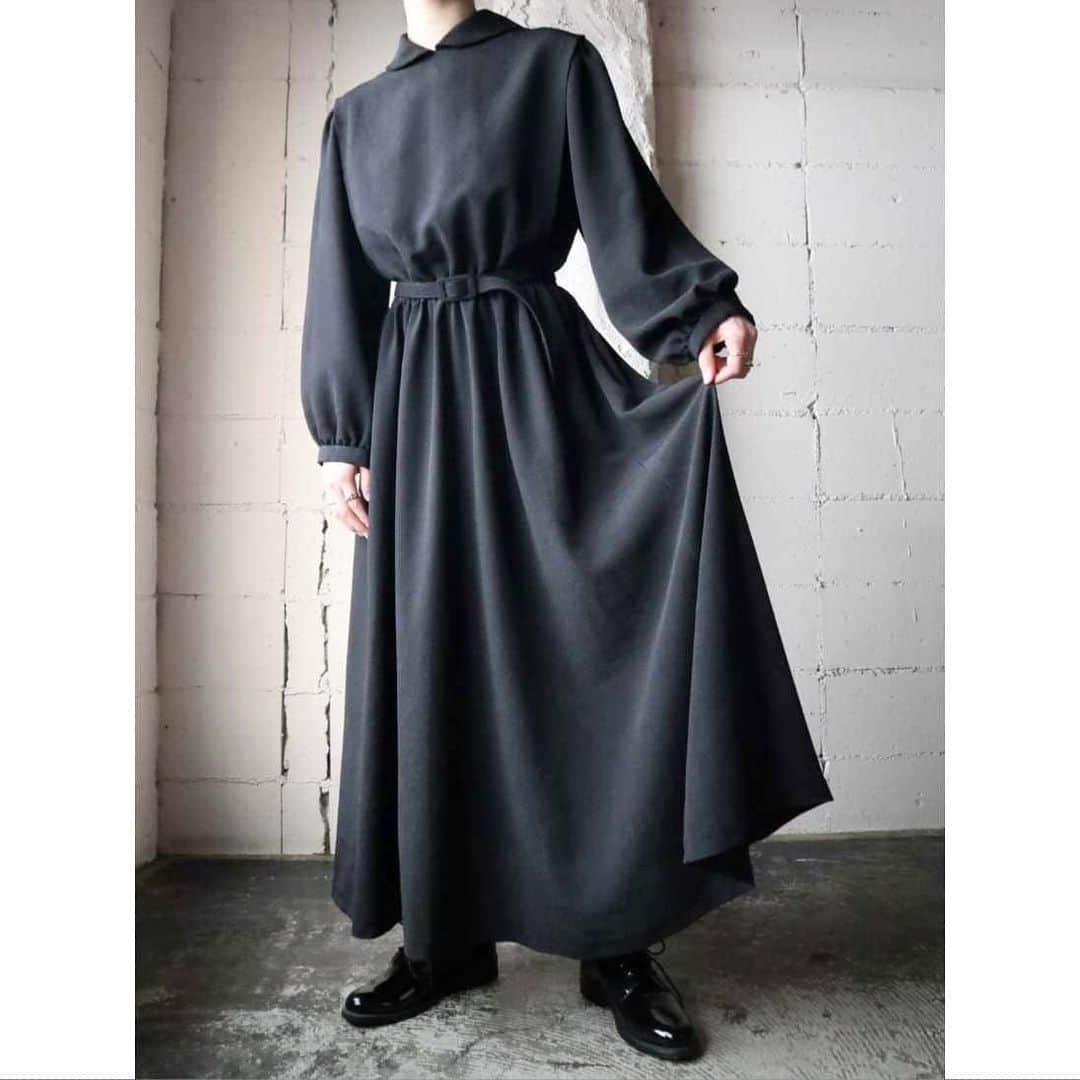 吉祥寺 古着屋 Orfeoのインスタグラム：「Vintage Black Dress  #orfeo #kichijoji #tokyo #vintage #used #fashion #coordinate #outfit  掲載商品のお問い合わせはメールにて承っております。コメント、DMでのお問い合わせは受け付けておりませんのでご了承ください。」