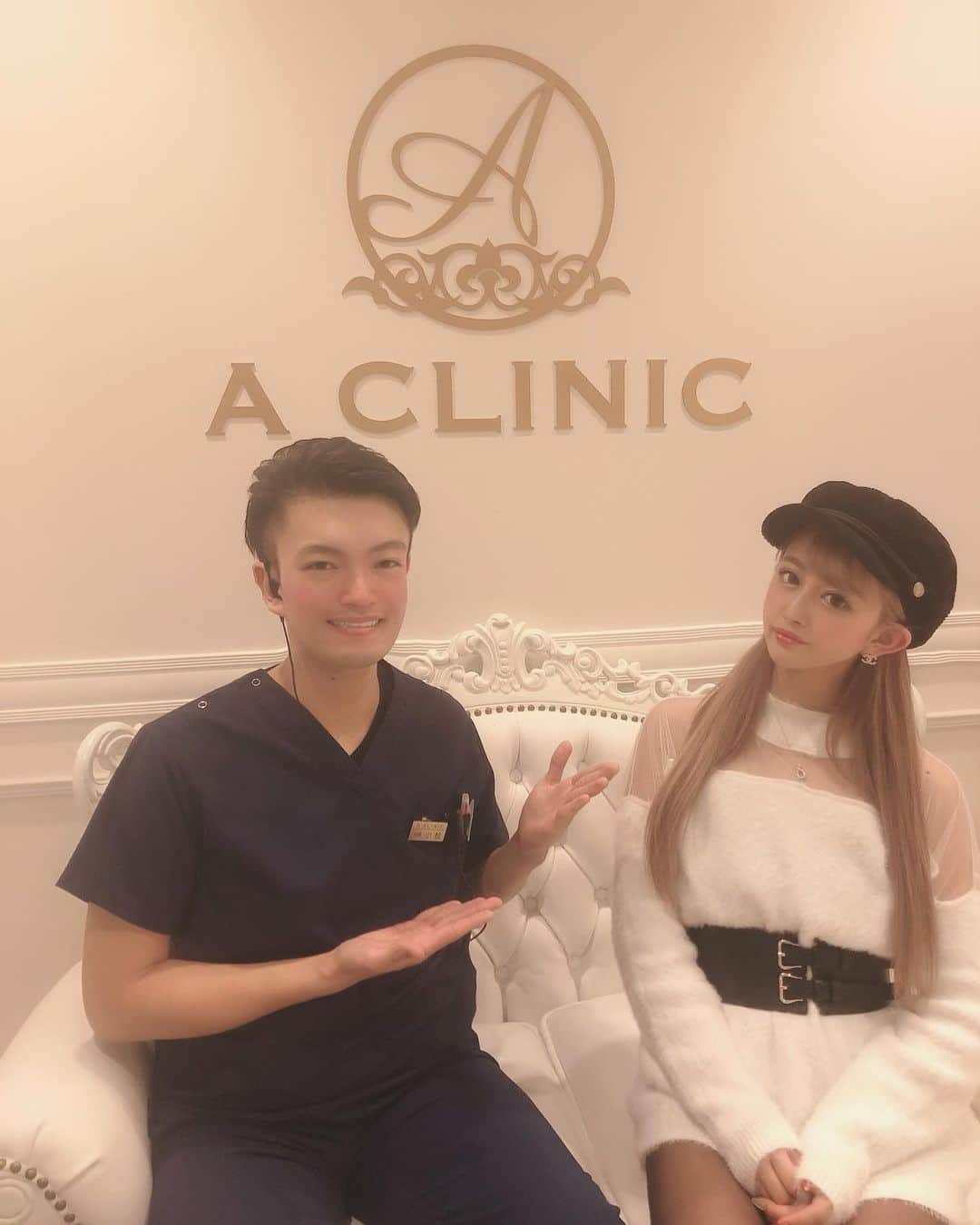 SHIHOさんのインスタグラム写真 - (SHIHOInstagram)「. . 💉♥️💉♥️💉♥️💉♥️ . . これは施術前の写真だけど @a_clinic_ginza で 顔の脂肪吸引と #aスレッド を してもらったよ〜👶💛💛💛 . . ダイエットしてもしても 落ちなかった部分のお肉をついに！ 悩みに悩んで…やることに決めて😭🤞 . 今、ダウンタイム中です😢✨ . . 同時に #aスレッド をしてもらって たるみをしっかり引き上げてもらって 速攻小顔に🤍🤍🤍🤍 . . 今はまだ脂肪吸引の腫れが あるので落ち着いたら写真載せるね♡♡ . . 担当は #小松塁 先生です💉 ありがとうございました。 @dr.komatsu_rui . .  #aスレッド #aclinic #aclinic銀座 #aクリニック #美容 #小顔 #美肌 #リフトアップ #美容外科 #美容皮膚科 #美容クリニック #小松塁 #ダウンタイム #整形 #ダウンタイム中」2月10日 12時42分 - cham_pipi