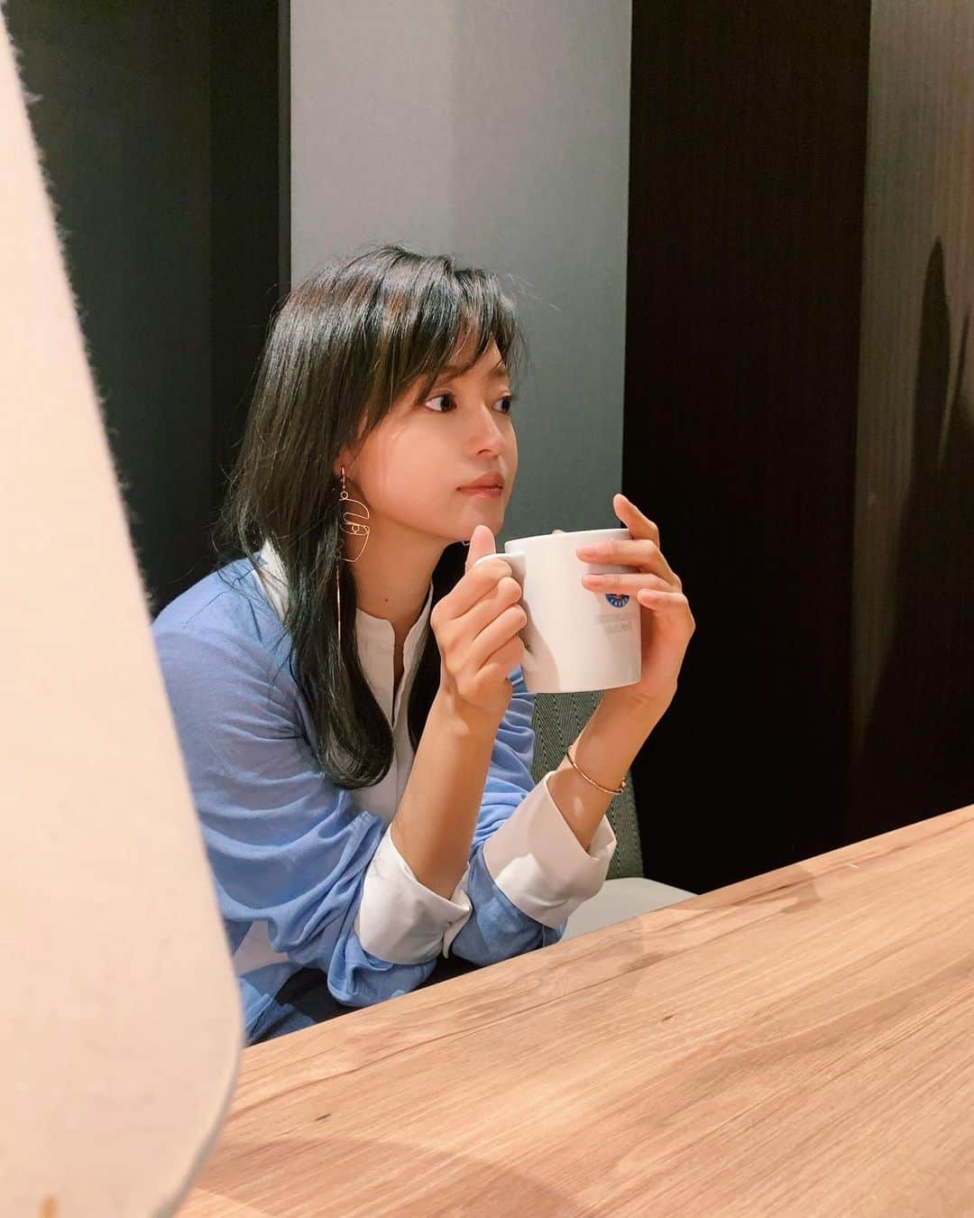 小林涼子さんのインスタグラム写真 - (小林涼子Instagram)「. 新しい事を始めるときは いつも怖いの でも 怖くていいの 準備や練習は成功の為の最高の友達よ 💪🏻 #勉強 #練習あるのみ #稽古 #舞台 #楽しみにしてて #stage #practice #cafe #practicemakesperfect #learnenglish #공부 #카페스타그램」2月10日 23時49分 - ryoko_kobayashi_ryoko