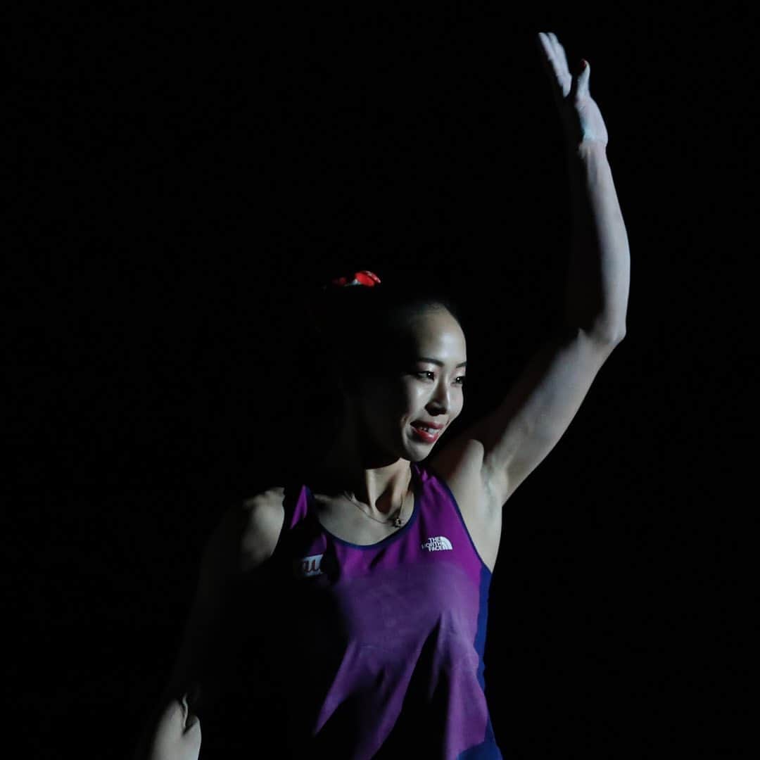 野口啓代のインスタグラム：「My last and 15th time of Bouldering JAPANCUP was ended.  I wanted to win this comp at any cost. I'm quite regret  because I was 2nd. I'll never want to be such feeling any more.  2020 has just started. I'll still going up.  Finaly, I want to say THANK YOU for 15 years of Bouldering JAPANCUP! ————————————— 最後のBJCが終わりました！ 優勝して有終の美で終わりたかったけど、2位でした。最後勝てないってこういう気持ちなんですね。  期待、喜び、後悔、寂しさ、感謝。 何回出てもBJCは沢山のことを感じさせてくれて、ほんと”15回分のありがとう”です。  大会は続くし、2020年はまだまだここからです。 ”あの時悔しい思いしてよかった”と言えるように。 応援に駆けつけてくれた沢山の方々、 ありがとうございました。  優勝したふたばちゃん&海くん おめでとう！ ————————————— photo by @climbersjp @tallers_photopress ————————————— @au_official #大和証券 @thenorthfacejp @orientalbaio #三井不動産 @cowsoapcp #zeta  @c3fit @lasportivajp @petzl_official  @newhale_japan」
