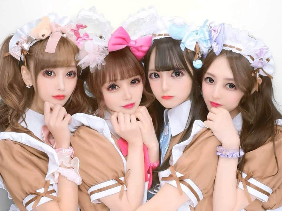 さきぼんさんのインスタグラム写真 - (さきぼんInstagram)「バレンタインイベントありがとうございました🍫💗🤎🎀 . フォロワの女の子がこんなにかわいいネームボードをつくってくれました(๑⃙⃘´꒳`๑⃙⃘)ｴﾍﾍ . また更新します！ . . #フリマ #フリーマーケット #コンカフェ#イベント #カフェ #アイドル #メイド #メイドカフェ #量産型コーデ #量産型女子 #量産型ヘアメ  #ピンク好き #ピンクコーデ #バレンタイン #バレンタインコーデ #otton8 #ピンクカフェ #隠しきれないヲタク #アイドル衣装 #コスプレ女子#あっとほーむかふぇ #bodyline #melulu #さきぼんバレンタイン #さきぼんプリ #さきぼんオフ会」2月10日 22時19分 - sakibon69