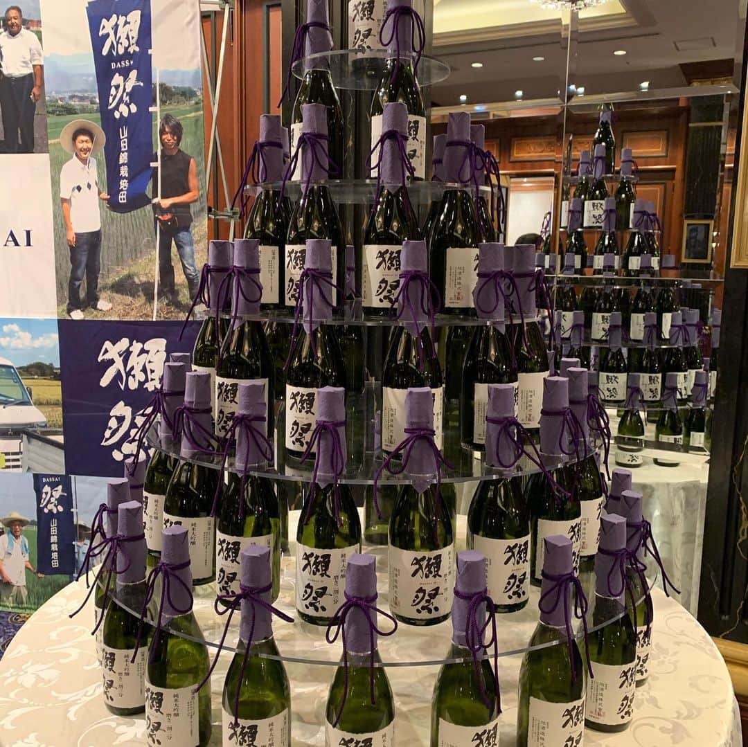 レイチェル・チャンさんのインスタグラム写真 - (レイチェル・チャンInstagram)「今年も東京獺祭の会の司会で参加させてました。美味しいのはもちろん蔵の皆さんのあたたかいお人柄に癒されています。Had the privilege of emceeing for DASSAI,  one of the most popular SAKE brewery’s Tokyo event.  酒縁に感謝！ #sake #dassai #japanesesake #Tokyo #日本酒　#獺祭　#酒」2月10日 22時57分 - rachelchanjpn