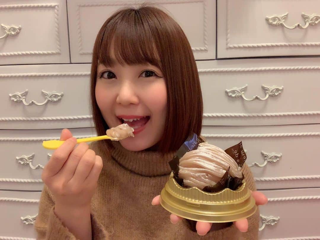 嶋梨夏さんのインスタグラム写真 - (嶋梨夏Instagram)「今日は朝からお稽古終わりに絶対モンブランを食べるって決めてたから、念願のモンブランを食べられてとてつもなく幸せな気持ちで眠れそうです🥰✨✨✨」2月10日 23時04分 - shimarica_jp