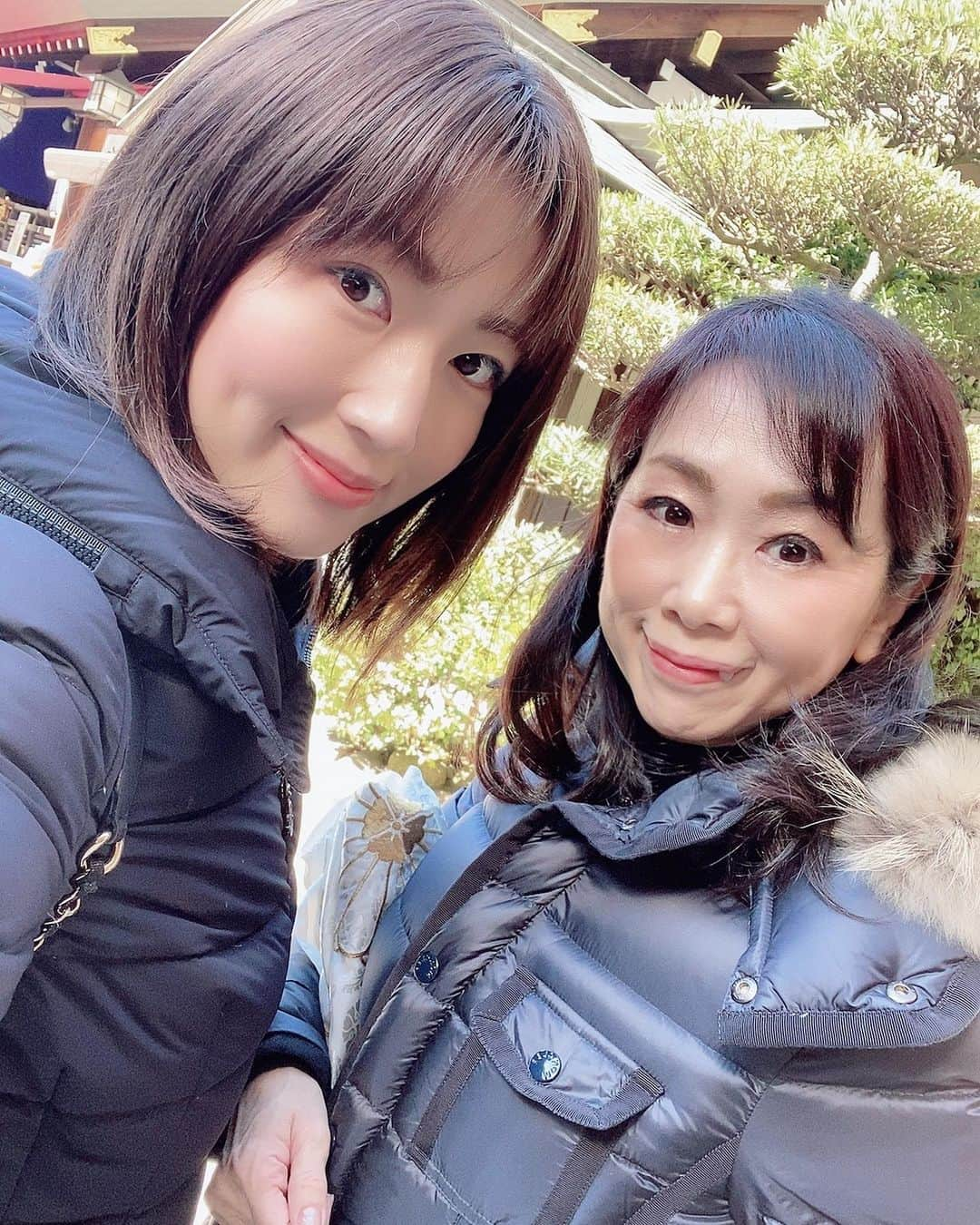 庄司ゆうこさんのインスタグラム写真 - (庄司ゆうこInstagram)「今日はママと東京大神宮で厄払いへ‼️ 私は本厄なんです、、😭 30代は厄年だらけ(T . T) そして今年2回目のおみくじは、またまた末吉、、😂笑 大吉なんてここ数年出てないなぁ😭 お昼は風水の先生恵子ちゃんとランチミーティング‼️ 今年のトリプル吉方位や、行っちゃダメな方角、場所など詳しく見てもらったよー✨ 行こうとしていた旅行あったけど方位が悪かったんで日にちを変えることに、、 聞いてよかった😭✨ 去年の社員旅行は聞かずに行ったから、パスポートなくしたり、色々大変だったからなぁ。。 後で調べたら出発した日にちがNGだったの、、。 私の場合特に影響受けやすいみたいで、、（ ; ; ） 私は七木金星なんだけど、今月、来月が物凄くいい運勢なので、やりたいことは我慢せず、とことんやり切りたいと思いますっ❣️ #東京大神宮#厄払い#親子#おみくじ#末吉#風水#方位学#吉方位#トリプル吉方位#恵比寿ランチ#コスメキッチンアダプテーション」2月10日 23時04分 - yuko.shoji