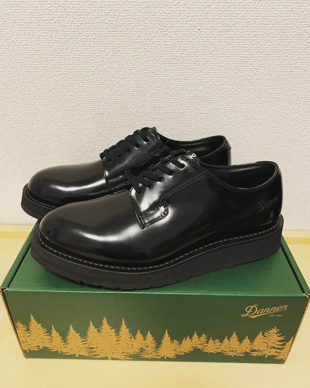 永露元稀さんのインスタグラム写真 - (永露元稀Instagram)「. I finally could get the leather shoes I've wanted for a long time👞👞 I'm very satisfied now👼👼 . #sophnet  #uniformexperiment  #leathershoes  #tommyhilfiger  #supreme  #carhartt  #nike . #tsuinikatteshimatta #kyousamusugita #fukusoumachigai」2月10日 23時05分 - motokn68