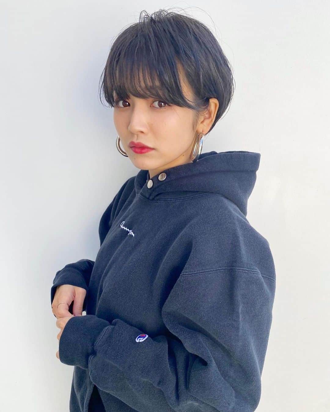 富久美玲のインスタグラム：「_ . ヘアメンテ💇🏻‍♀️カラーはモカグレージュ！ . #ヘアメンテナンス#ベリーショート#ショートボブ#ハンサムショート#前髪#ウザバング#刈り上げ#伸びかけ#モカグレージュ#ヘアカラー」
