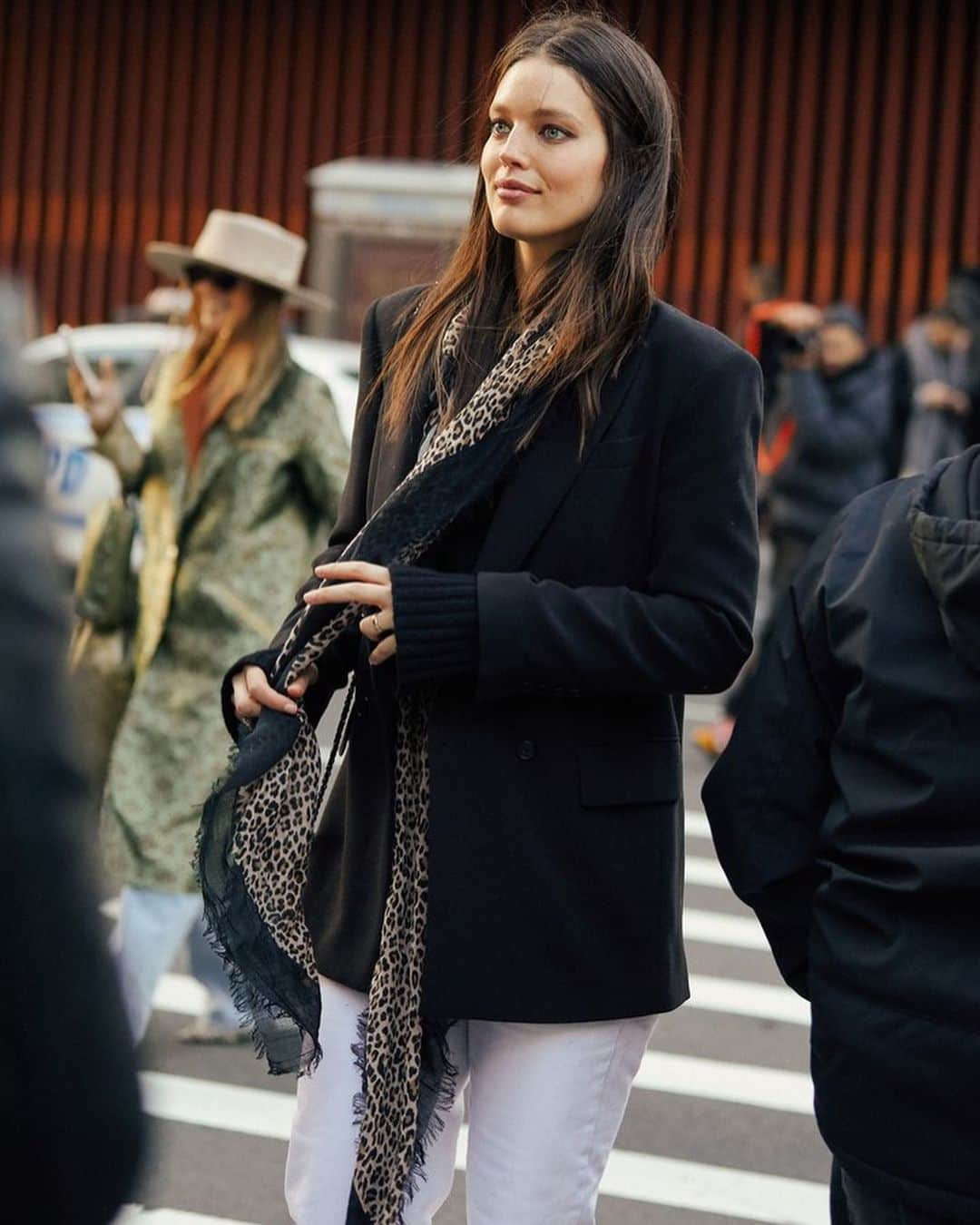 Vogue Parisさんのインスタグラム写真 - (Vogue ParisInstagram)「Swipe left for a selection of the best street looks spotted out and about this weekend at New York Fashion Week by @SandraSemburg #NYFW #StreetStyle」2月10日 23時37分 - voguefrance