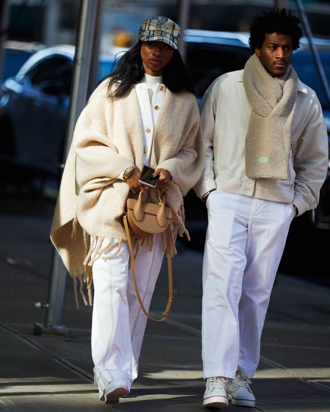 Vogue Parisさんのインスタグラム写真 - (Vogue ParisInstagram)「Swipe left for a selection of the best street looks spotted out and about this weekend at New York Fashion Week by @SandraSemburg #NYFW #StreetStyle」2月10日 23時37分 - voguefrance