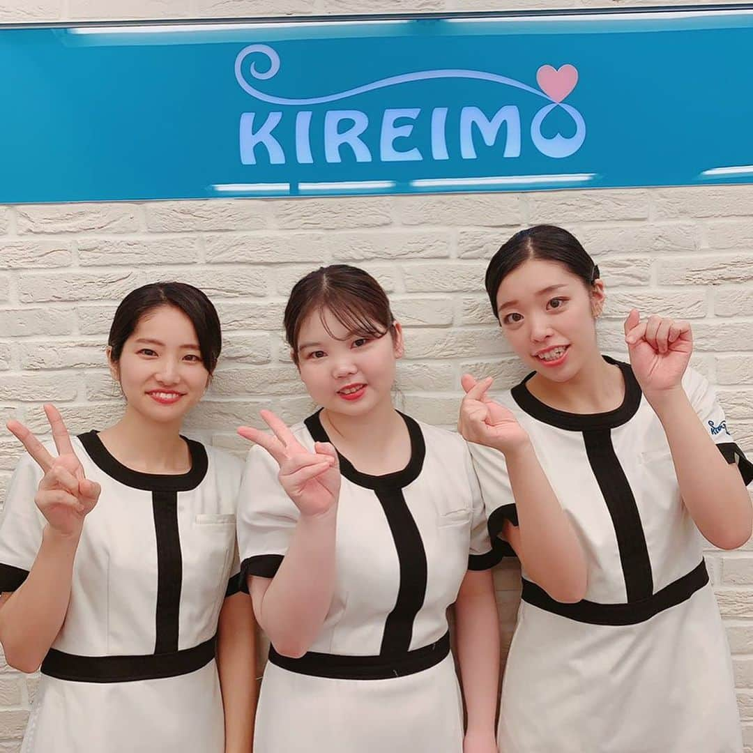 KIREIMOさんのインスタグラム写真 - (KIREIMOInstagram)「. 転職の時の「面接」。﻿ どんな面接なの？どんな人が面接官？﻿ 考えれば考えるほど緊張しますよね～💦﻿ ﻿ 今日は、安心して自分らしく面接を受けていただくために﻿ キレイモの面接についてご紹介します😉💗﻿ ﻿ *-*-*-*-*-*-*-*-*-*-*-*-*-*-*-*-*-*-*﻿ 面接方法　♥　来社面接 or スマホを使ったWEB面接（個人面接）﻿ 面接官 ♥　人事部スタッフ﻿ 所要時間　♥　40～60分程度﻿ 持ち物 ♥　履歴書﻿ 質問内容　♥　今までやってきたお仕事について、キレイモを志望頂いた理由についてなど﻿ *-*-*-*-*-*-*-*-*-*-*-*-*-*-*-*-*-*-*﻿ ﻿ 上手く話せなくても大丈夫、『想い』をたくさん教えてください🌈﻿ ﻿ まずはエントリーをお待ちしています🎵﻿ https://kireimo.jp/career/mid//?adcode=cigc﻿ ﻿ ‐‐‐‐‐‐‐‐‐‐‐‐‐‐‐‐‐‐‐‐‐‐‐‐‐‐‐‐‐‐‐‐﻿ ﻿ キレイモリクルータのご紹介💗﻿ スタッフのリアルな毎日をCHECK✔﻿ ﻿ 【東京エリア　福田さん】﻿ @acchan_kireimo﻿ ダンスや映画が大好きでアクティブ💃﻿ 仕事もプライベートも楽しんでいます♩﻿ ﻿ ‐‐‐‐‐‐‐‐‐‐‐‐‐‐‐‐‐‐‐‐‐‐‐‐‐‐‐‐‐‐‐‐﻿ ﻿ ★お問い合わせ★﻿ 📧saiyou@vielis.co.jp﻿ 📞0120－900－968（採用課直通）﻿ お気軽にお電話ください😊﻿ ﻿ キレイモホームページ💻💙﻿ https://kireimo.jp/career/fresh//?adcode=cigft﻿ ﻿ ‐‐‐‐‐‐‐‐‐‐‐‐‐‐‐‐‐‐‐‐‐‐‐‐‐‐‐‐‐‐‐‐﻿ ﻿ #キレイモ　#KIREIMO　﻿ #渡辺直美　#千鳥ノブ　#千鳥大悟﻿ #脱毛サロン　#全身脱毛　#脱毛﻿ #脱毛無料 　#脱毛ケア 　#エステサロン﻿ #エステティシャン　#求人　#求人募集 ﻿ #求人情報 　#中途採用　#スタッフ募集﻿ #インターン 　#面接マナー　#自己分析﻿ #接客業　#未経験歓迎 　#転勤なし﻿ #美容　#美容情報　#肌ケア」2月10日 15時02分 - kireimo_official