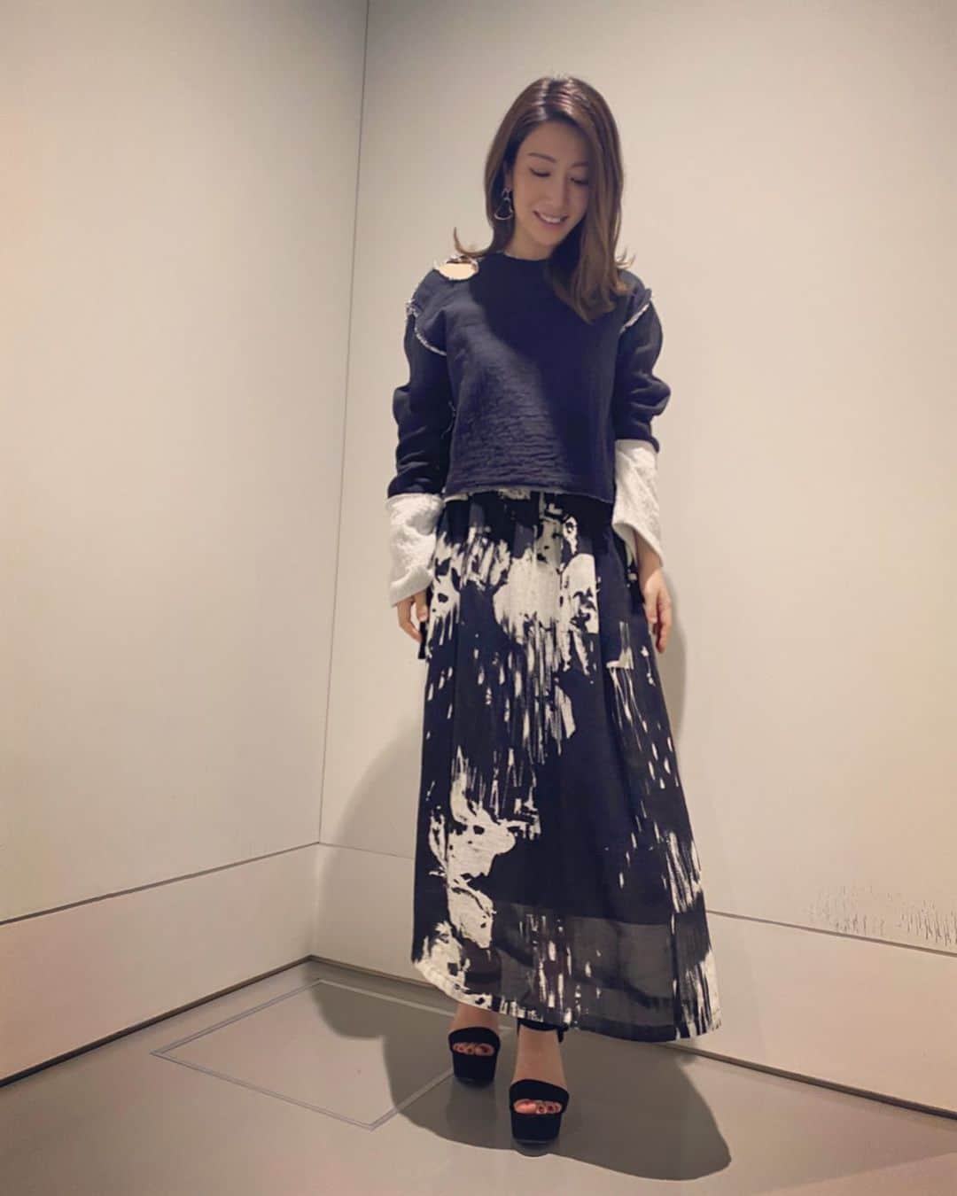 のインスタグラム：「明日はまた火曜日がやってきます！ 2/11 (火) 8:00 TBS  グッとラック！  その夜 21:00- 日本テレビ 世界仰天ニュース  オンエアになります。 朝のお仕事前と夜お仕事後、 見てねー📺  そして2/15 (土) 24:50 テレビ東京 二軒目どうする？  もあるよ！🌈 見てねー📺」