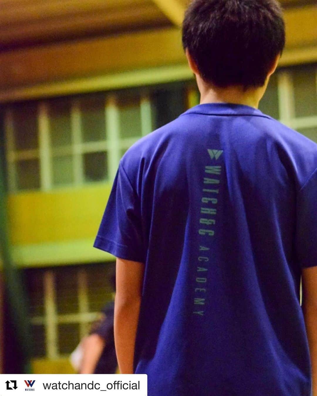 青木康平のインスタグラム：「#Repost @watchandc_official with @get_repost ・・・ Watch&C U-15クラブチーム(男子)のトライアウトを実施いたします！ ○開催日 3月1日(日曜日) ○時間 20:00〜22:00 ○場所　南区の中学校(詳細は下記のメールアドレスにお問い合わせ下さい) ○トライアウト参加費1000円。 ＊新中学生1年生〜新中学2年生まで。Watch&Cアカデミー生以外でも、どなたでも参加可能です。 ○クラブチームの練習は週に2回〜3回を予定しています。  Watch&Cアカデミーでは、誰でも入れるクラス(早良校、鹿児島)と、トライアウトで入れるアドバンスクラス(南校)があります。 今回のクラブチームではメンバーをトライアウトします！ "将来的"にはアカデミークラス→アドバンスクラス→Watch&Cクラブチームと成長した子供達を上に上げるシステムを作っていきたいと考えています。 【基本理念】  Watch&Cアカデミーでは、バスケットボールの技術向上はもちろんのこと、身体能力の発達、心の成長、自分自身で考える力の育成までサポートしたいと考えております。  最短で結果を求めるのではなく、それぞれの子ども達が目標に向かう為の‘‘プロセス’’(過程)を大切にし、自分の意思で行動出来る力を身につけられるようにコーチングを行います。  また勝ち負けにこだわるだけではなく、バスケットボールを通じて子ども達が、大人へ成長していく過程で、大事な人間性をこのバスケットボールという競技、チームスポーツを通じて養って欲しいと思っています。  Watch&Cアカデミーの練習では、コンディショ二ング、トレーニングやコミュニケーションを多く取り入れ、メンタルトレーニング、イメージトレーニングなども積極的に取り入れています。 ‘‘なりたい自分になる為に！’’ その第一歩は、まず自分が今すぐ出来る事を一生懸命やる事！ 「BESTよりもMY BEST」  をスローガンに頑張っていきます！  入会金10.000円 月会費10.000円 スポーツ保険料1.000円(初回のみ)  お問い合わせはこちらまで！ watchandc092@yahoo.co.jp (上記のメールアドレスからメールを受信可能に設定して下さい。) 一緒に魅力的なチーム、応援されるチームを作りましょう！  沢山のご参加お待ちしています！  http://watchandc.under.jp/」