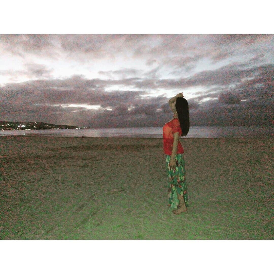 清瀬汐希さんのインスタグラム写真 - (清瀬汐希Instagram)「. . . 🌒🦩 . . #清瀬汐希 #sky #砂浜 #guam #海 #空  #photography #被写体 #景色 #夜」2月10日 15時22分 - yuki_kiyose_