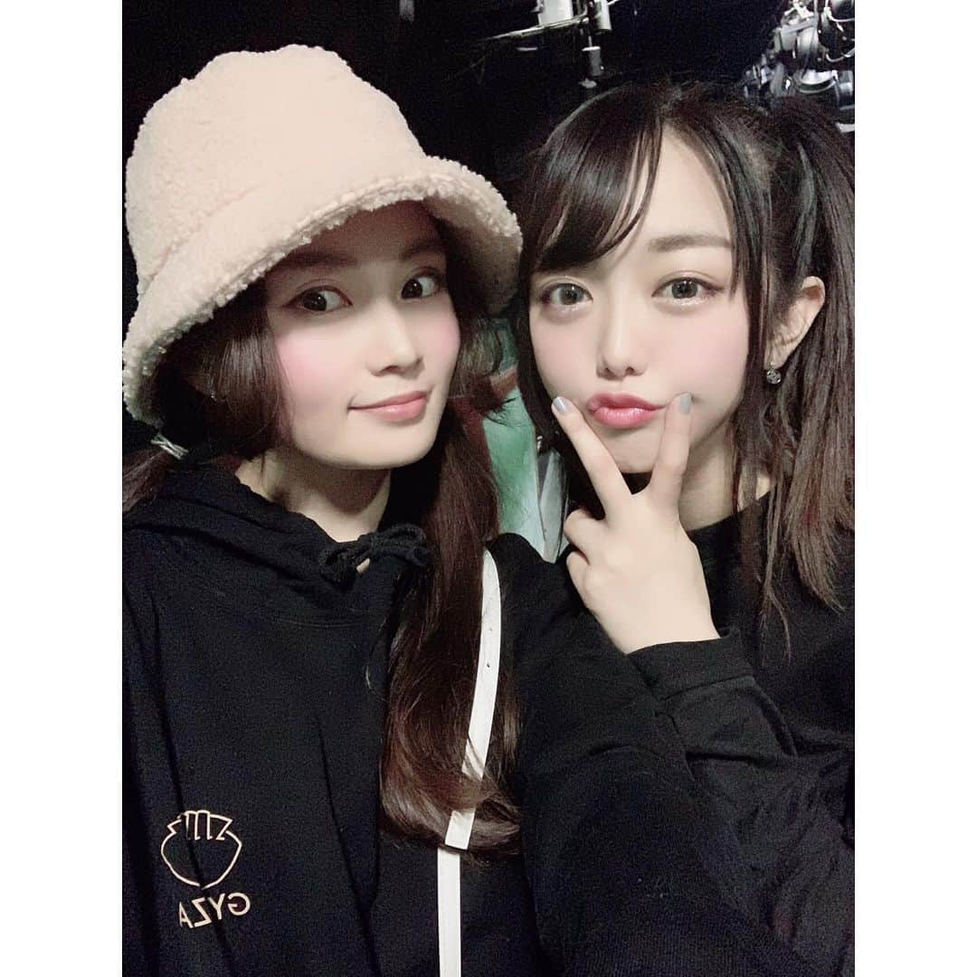 潮みかさんのインスタグラム写真 - (潮みかInstagram)「﻿ ﻿ #akb48 #秋葉原 #劇場公演 #1年以上ぶり #やっぱ最高っすわ #1曲目2曲目は毎回涙こらえてる #4月までにまた絶対みにいく #通う #餃子パーカー #みぃちゃん #グッズ #ハーフツイン #神 #私もやりたい #偶然 #私も #ツインテール #とにかく #最高っした #あざしたっ」2月10日 15時29分 - ushiomika