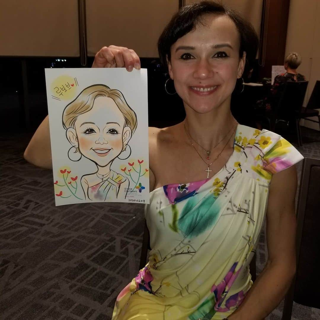 リュボーフィ・イリュシェチキナさんのインスタグラム写真 - (リュボーフィ・イリュシェチキナInstagram)「Omg, what an adorable sketch 🤩 got it at the #4CC2020 closing banquet 😊 #sketch #party #dress #fun #me #drawing #seoul #seoulkorea」2月10日 15時34分 - lubov_ilyushechkina