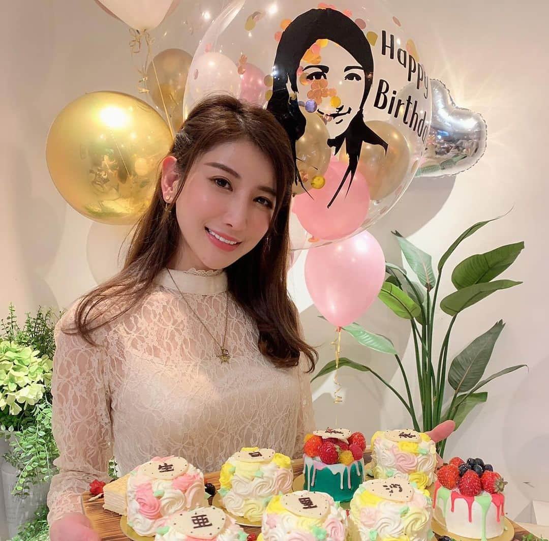 栄木明日香さんのインスタグラム写真 - (栄木明日香Instagram)「大好きなありちゃんの誕生日パーティ❤️ ﻿ 代官山のN’s lounge お野菜とケールすき焼き美味しすぎた😍﻿ これは女子会にぴったりですな🙌﻿ @nslounge_daikanyama  可愛すぎる似顔絵バルーンは @oryzae_celebrations ﻿  #bdayparty #friendshipgoals #nslounge代官山 #oryzaecelebrations」2月10日 15時50分 - liz_asuka__