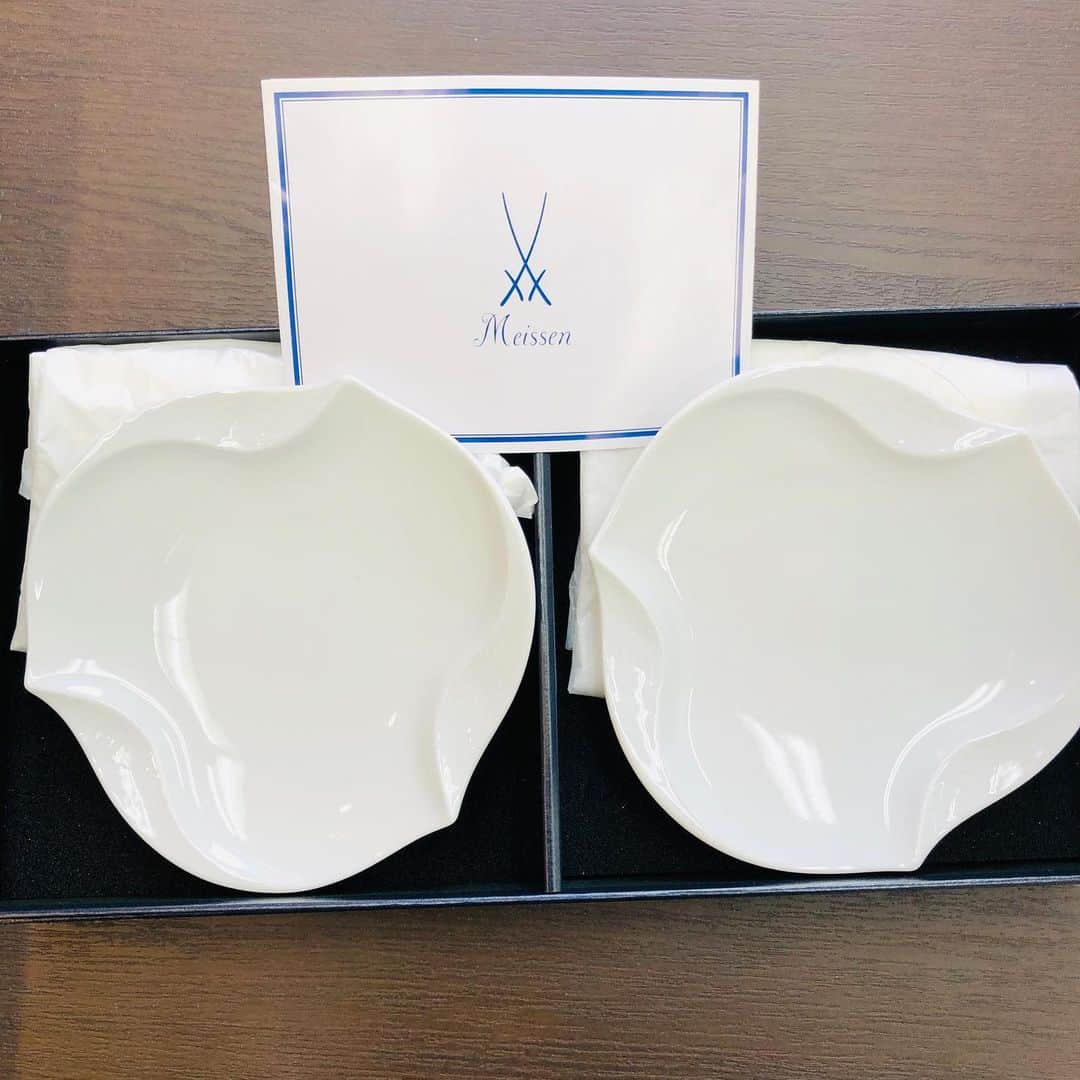 ブランド EXのインスタグラム：「マイセン　小皿 お買取致しました！ .  #杉並区 #高価買取 #高井戸 #浜田山 #井の頭線 #ブランドEX #営業 #女性スタッフ在籍 #お気軽にどうぞ😊 #断捨離 #片付け #整理して出てきた商品 #拝見させて下さい！ #出張買取も致します #生前整理 #貴金属 #切手 #金券 #金買取 #ダイヤ高価買取」