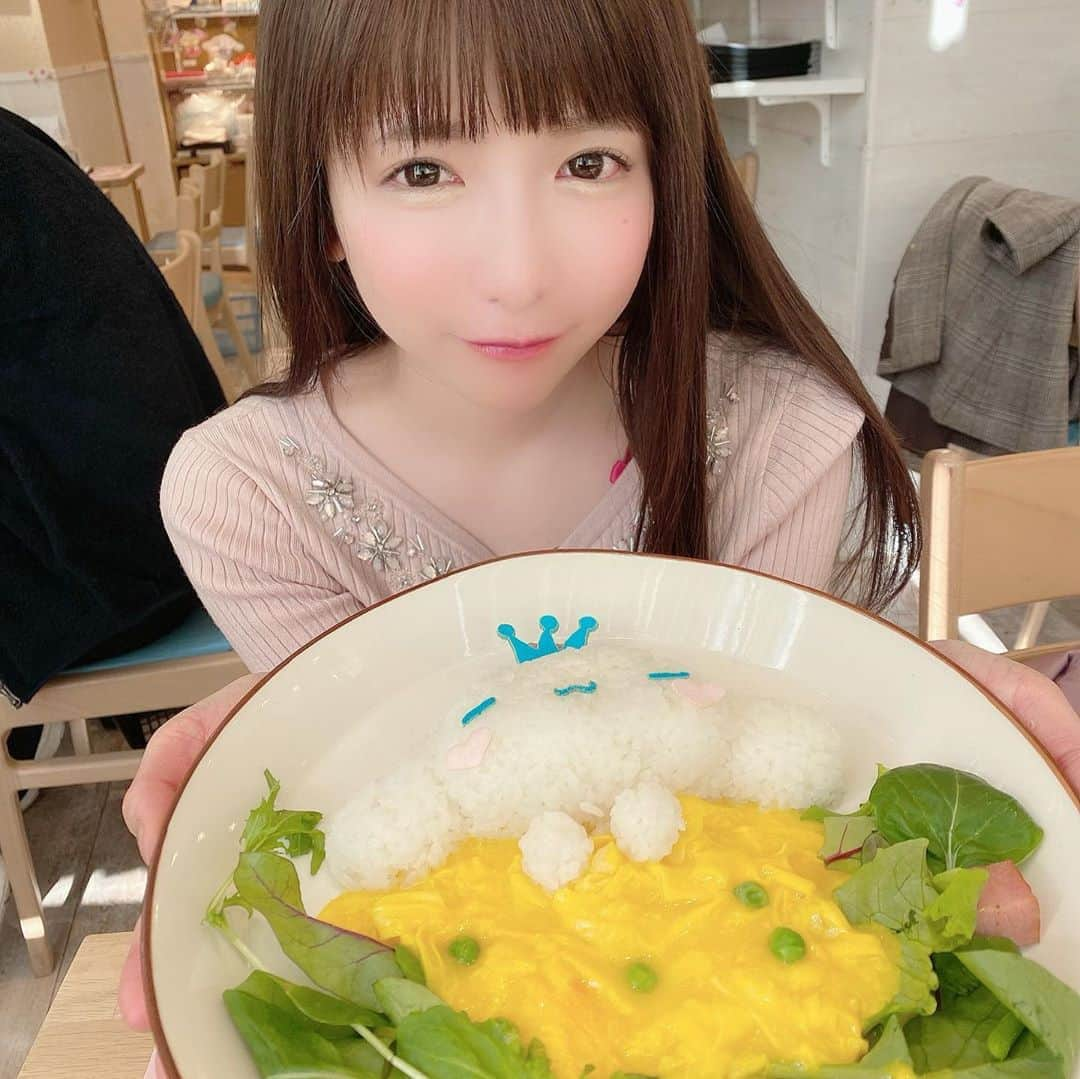 もえのあずきさんのインスタグラム写真 - (もえのあずきInstagram)「もえあず×シナモンちゃんのコラボが決定しました🥺💕 小さい頃からの夢やったサンリオコラボ🥰 オリジナルグッズお楽しみに🐰 カフェコラボもするから、みいに付き合ってもらって視察してきた💓🥺 #シナモロール #シナモンロール #シナモロールカフェ #cinnamoroll #cinnamorollcafe #もえあずシナモン#cinnamorollmoeazu#サンリオ大好き#サンリオコラボ#もえあず#sanriocharacters」2月10日 15時59分 - moeazukitty