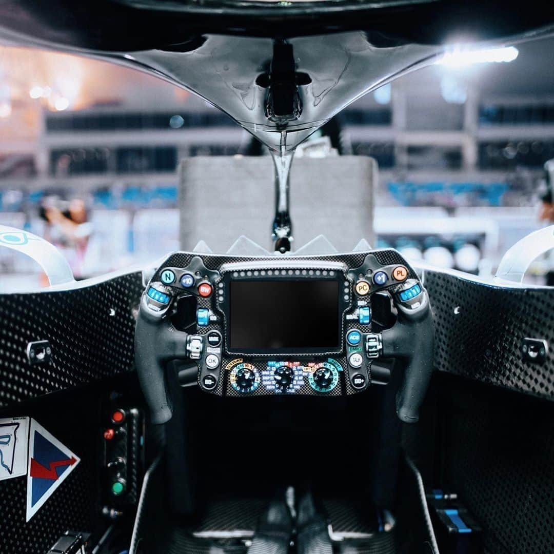 メルセデス・ベンツさんのインスタグラム写真 - (メルセデス・ベンツInstagram)「Office goals 😍😍😍 #MercedesBenz #MercedesAMGPetronasF1 #F1 #Formula1 #Motorsport 📸 via @mercedesamgf1」2月10日 16時00分 - mercedesbenz