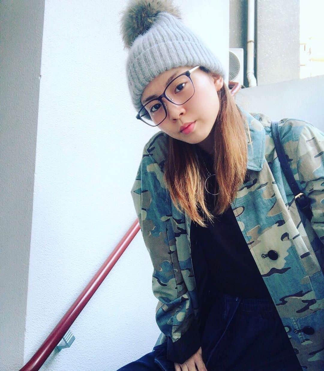 矢吹世奈のインスタグラム：「・ 着たいものを着る すきなスタイルとかは特にない 流行にも疎いから 完全にその日の気分😎💚🖤 ただ5歳くらいからどうも迷彩はすきらしい でもこんなthe迷彩なのは珍しい #ootd#fashion#迷彩」