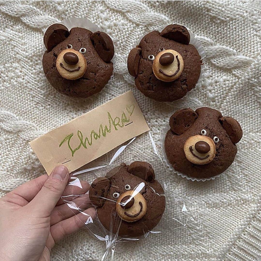 4yuuu さんのインスタグラム写真 4yuuu Instagram 美味しいだけじゃない 見た目から楽しめるクマのマフィン 市販のクッキー を使用してパーツをアレンジするから 作る手間も軽減 ぜひ バレンタインに作ってみてくださいね 38 38 4yuuu