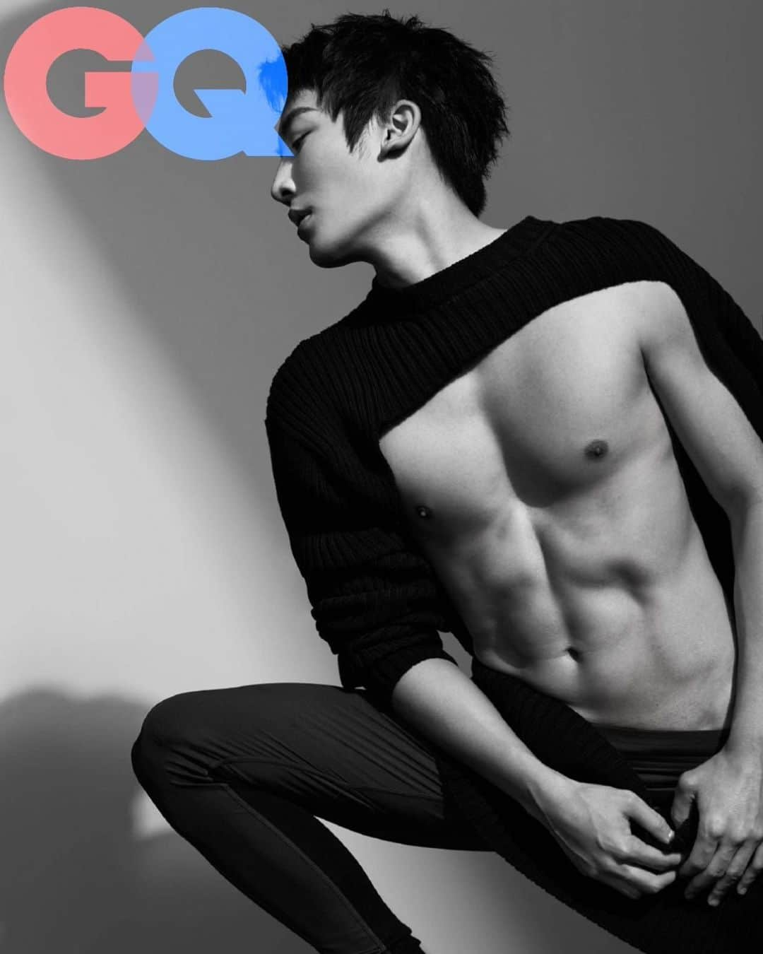 プリンス・マックさんのインスタグラム写真 - (プリンス・マックInstagram)「Thanks GQ for ripping my shirt 😜 @gq @gqchina #gq #china #supernovagames #princemak #magazine #idol #kpop #cpop #jjcc #fitness #gym」2月10日 16時17分 - henry_princemak