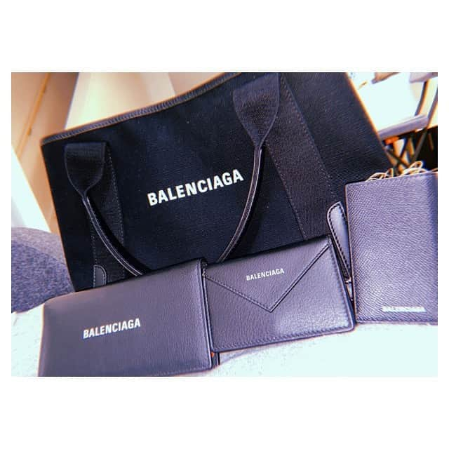 ゆい/スターリーズさんのインスタグラム写真 - (ゆい/スターリーズInstagram)「#BALENCIAGA 三昧 カバンの中はほとんどBALENCIAGA 帽子もあるし 今年はBALENCIAGAの服を 買えるように仕事頑張ろう！  誕プレでもみんなからもらう BALENCIAGAは宝物 ありがとう！！！ 高いから毎月毎月買われへんから ちゃんと仕事せな！！笑  #starys #YouTube #youtuber #photo #star #osaka #スターリーズ #ユーチューブ #スターリーズゆい #BALENCIAGA #ブランド #バレンシアガ」2月10日 16時20分 - yui_starys