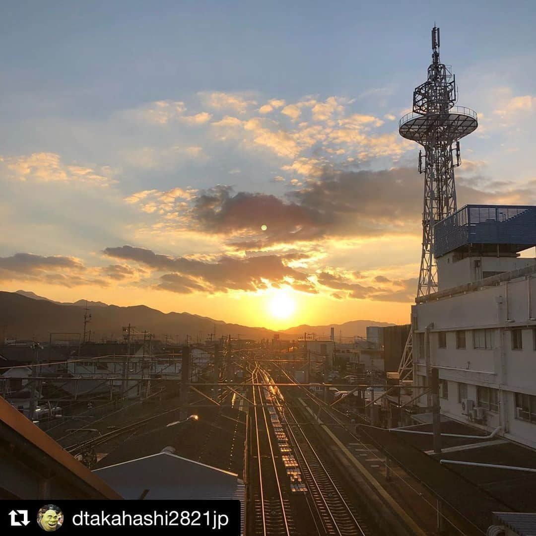 西条市さんのインスタグラム写真 - (西条市Instagram)「あったかい。﻿ 西条弁って。﻿ 西条って。﻿ ﻿ 愛がつまった投稿を﻿ みんなにも。﻿ ﻿ ﻿ #西条市 #いよ西条 #伊予西条 #愛媛 #四国 #瀬戸内 #Ehime #Shikoku #Setouchi #inaka #田舎暮らし #愛媛旅行 #四国旅行 #伊予西条駅 #いよさいじょう #iyosaijostation #予讃線 JR予讃線 #特急しおかぜ #特急いしづち﻿ ﻿ ﻿ ﻿ Repost @dtakahashi2821jp with @get_repost﻿ ・・・﻿ お世話になりました。﻿ また帰ってこうわい。﻿ 水美味いし、﻿ 酒美味いし、﻿ 魚美味いし、﻿ 肴美味いし、﻿ 果物美味いし、﻿ 景色もええし、﻿ 何より人がええ。﻿ 離れて住むと良さがよう判ります。﻿ ﻿ #lovesaijo ﻿ #次は祭りで﻿ #帰るたびに太る」2月10日 16時29分 - lovesaijo