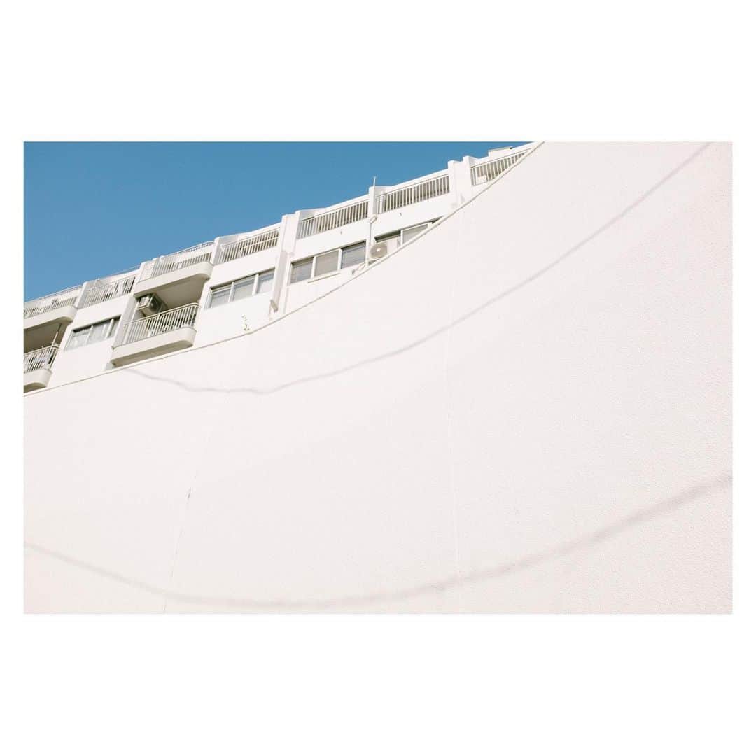 Hikaru Nakamuraさんのインスタグラム写真 - (Hikaru NakamuraInstagram)「代官山ホワイト  ちょっとだけ続きます🤏  #代官山#風景#街撮り#白#マンション#建築#写真好きな人と繋がりたい#写真撮ってる人と繋がりたい#white#dslr#instagramjapan#daikanyama」2月10日 16時31分 - hikarunosuke