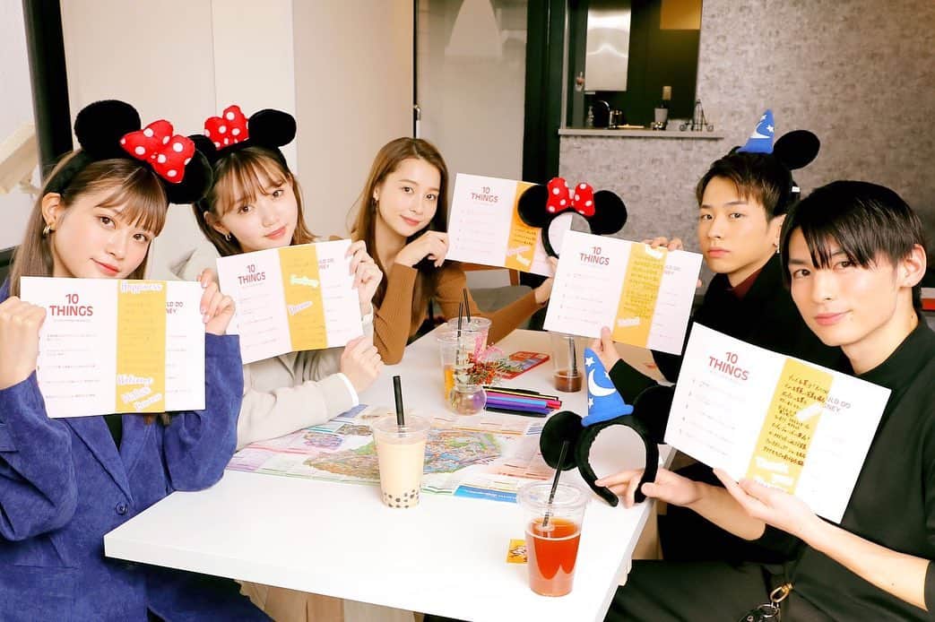江野沢愛美さんのインスタグラム写真 - (江野沢愛美Instagram)「ディズニーのしおりを使ってみんなで東京ディズニーシーでの計画を立てました☺︎ みんなで話しながら計画をするのがとっても楽しかったです❤️ #学生ディズニーのしおり #東京ディズニーシー #MAGIC #PR」2月10日 16時35分 - enosawa_manami