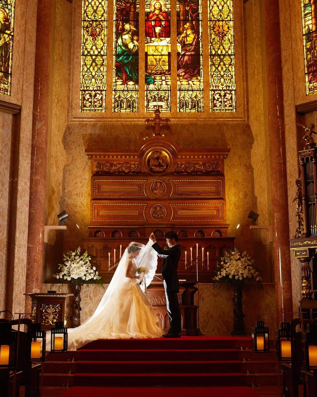 マリエカリヨン名古屋さんのインスタグラム写真 - (マリエカリヨン名古屋Instagram)「@marieecarillon . 100年の歴史を持つ ステンドグラスが美しい大聖堂は お二人のためだけに輝き、 感動的で神秘的な挙式を叶えます* 生涯一度の瞬間をマリエカリヨン名古屋で 過ごしませんか？ . ------------------ . ▼ブライダルフェアは インスタのTOPからご予約が出来ます⚐ ＞＞＞ @marieecarillon . @marieecarillonをフォローして #マリエカリヨン  #マリエカリヨン名古屋 のハッシュタグをつけて お写真を投稿してみてくださいね✳︎ . こちらの公式IG（@marieecarillon） で取り上げさせていただきます♡ . #マリエカリヨン #マリエカリヨン名古屋 #dress #nagoya #wedding #weddingdress #weddingparty #ウェディングドレス #カラードレス #ウェディングレポ #チャペル #プレ花嫁 #ブライダルフェア #卒花 #披露宴 #結婚式準備 #日本中のプレ花嫁さんと繋がりたい #結婚式 #結婚式場 #東海花嫁 #名古屋花嫁 #2020春婚 #2020夏婚 #2020秋婚 #2020冬婚 #大聖堂 #チャペル #ステンドグラス #ウェディングフォト」2月10日 17時08分 - marieecarillon