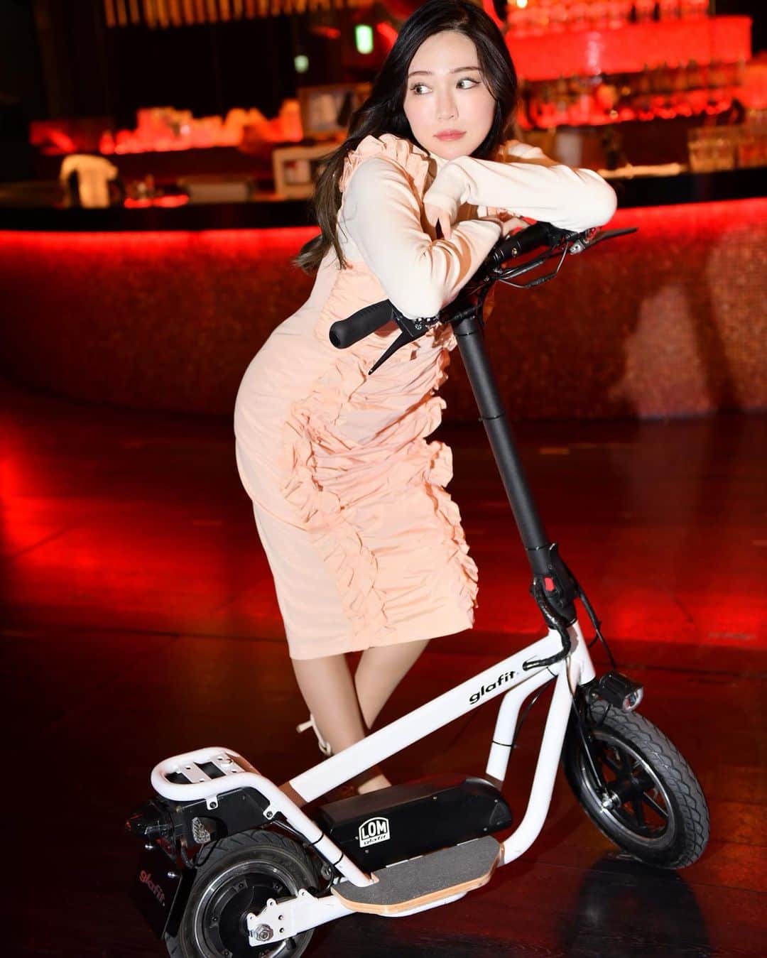 DJ mariennuのインスタグラム：「New electric kickscooter🛴"LOM" was released on 10 Feb! New kick scooter is so fast and easy to ride✊ @glafit_official っていう新しいキックボードがクラウドファンディングで発売されるんだって🛴 最近引越して近場の移動に欲しかったから興味あり！ 2/10発売ですってよ🙋‍♀️ #glafit #ecooter #キックボード」