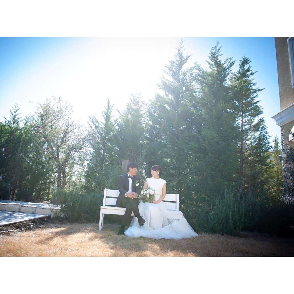 のインスタグラム：「・ ・ #プレ花嫁 #卒花嫁 #卒花 #結婚式 #結婚式準備#ウェディング#花嫁#思い出#ブーケ#ヴィラデマリアージュ越谷レイクタウン#家族#花嫁レポ#カメラ#記念日#結婚式場#写真好きな人と繋がりたい #ウェディングドレス #ガーデン#アットホーム#ブーケ#フォトスポット#南フランス#wedding#dress#colour#flower#natural#green#happiness#photography #party」