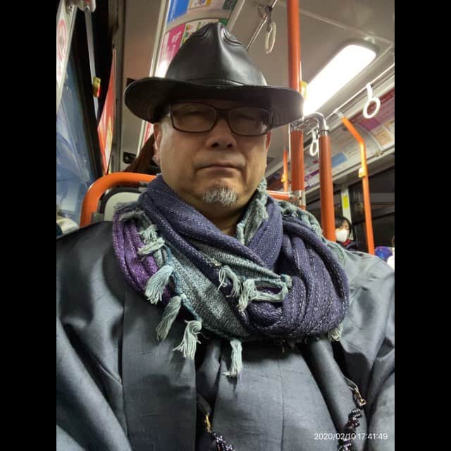 森田繁のインスタグラム：「マスクはせねどスギ花粉は怖い、で対花粉ゴーグル仕様の眼鏡に換装して出立。 浅草の人出や如何に？」