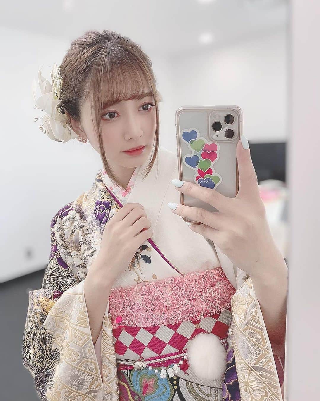 山口はのんのインスタグラム：「成人を迎えて改めて成人イベントを開催しました！ ありがとうございました🦄  衣装は関西コレクションの時にランウェイ歩かせて頂いてお世話になっている、さがの館さんから素敵な振袖をお借りしました！  撮影の時には青緑色を、イベントの時にはメンバーカラーの紫の振袖をきました！すごい可愛くてすきぃ ありがとうございました🥰」