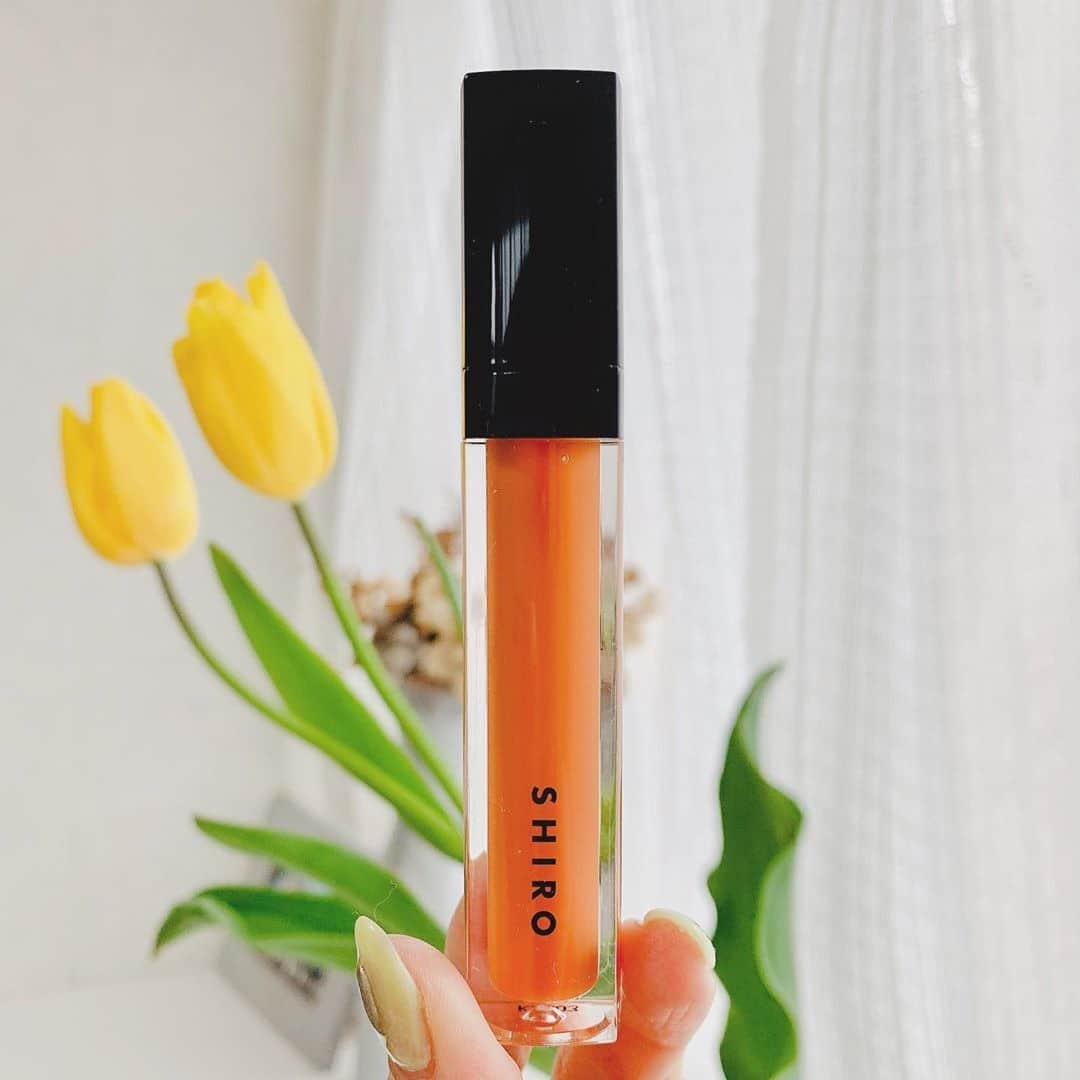 RiLiさんのインスタグラム写真 - (RiLiInstagram)「春にもぴったり👌💕【オレンジリップ】で垢抜けフェイス🍊💄 ..... 【オレンジリップ】が大活躍の予感🍊🧡ぱっと顔を明るくしてくれるオレンジカラーはこの春注目のカラーだよ💄✨ イエベさんにはぜひ試してほしいカラー❣️❣️垢抜けたいコはもちろん、ヘルシーに見せたい子にオススメだよ💕 パキッとした色味から、ブラウンがかったくすみのある色味など……ブランドによって種類はさまざま😉💫春に向けて自分にあったオレンジカラーを見つけてみてはいかが👀❓💕 ❣ ❣ ❣ ❣ ❣ サイトやSNSで掲載させていただくお写真募集中😘📸 かわいいコーデやアイテム、注目スポットなどが撮れたら、ハッシュタグ→#rili_tokyo  を付けて投稿❗ ． Special Thanks💋 Photo by @_68.rn @___.ane_ @ksm8416 @naco322 @_1.0.am.1.2_ @mer__ci_ @an_na_0908 @__.amafacon @y.21.n @tanakanozomi_ . ． #春 #春コーデ#オレンジリップ #オレンジコスメ #春リップ #オレンジカラー #カラーリップ #グロス #リップ #マットリップ #ブラウンコーデ #ベージュコーデ  #ワントーンコーデ #シンプルコーデ  #カジュアルコーデ #ガーリーコーデ #置き画 #置き画くら部 #今日のコーデ #コーデ #コーディネート #RiLi  #おしゃれさんと繋がりたい #お洒落さんと繋がりたい #ファッション #패션스타그램 #ootd #outfit」2月10日 18時02分 - rili.tokyo