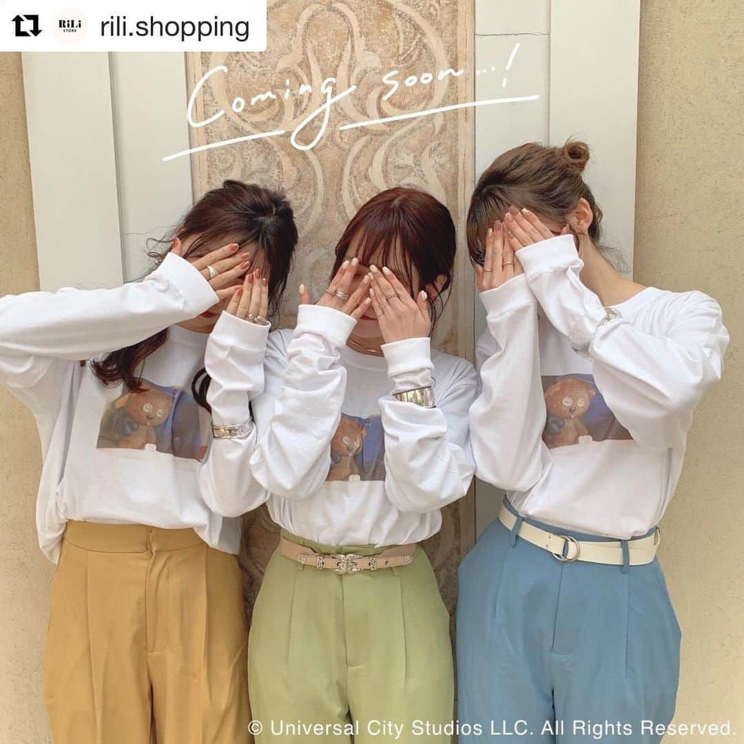 ミニオンさんのインスタグラム写真 - (ミニオンInstagram)「. #Repost @rili.shopping with @get_repost ・・・ 【予告】🍒 𝚁𝚒𝙻𝚒 × 𝚃𝚒𝚖 🧸💞 . な、なんと...🙊‼ RiLi store（ @rili.shopping ）では 話題のキャラクター 'ティム'との コラボアイテムが発売決定🎉💫 . 映画のワンシーンを切り取った グラフィックロンTが登場しちゃいます🎞️🎼 これを着てテーマパークに行きたすぎる...🎠💭 . シンプルなデザインだから もちろん私服でもあわせやすい👏💞 お友だちと一緒にGETしてほしいな🙊✨ . . . 2/10 Coming Soon #ティムロンT ¥4,490 ＋税 商品ページ：https://store.rili.tokyo/products/19110095808 . #RiLi #RiLiコーデ #RiLicode #RiLiっぽコーデ #ootd #rili_tokyo #今日のコーデ #rili_shopping #お洒落さんと繋がりたい #オシャレさんと繋がりたい #冬コーデ #ティム #ロンT #グラフィックT #グラフィックロンT #Tシャツ #グラフィク」2月10日 18時02分 - minion_officialjp