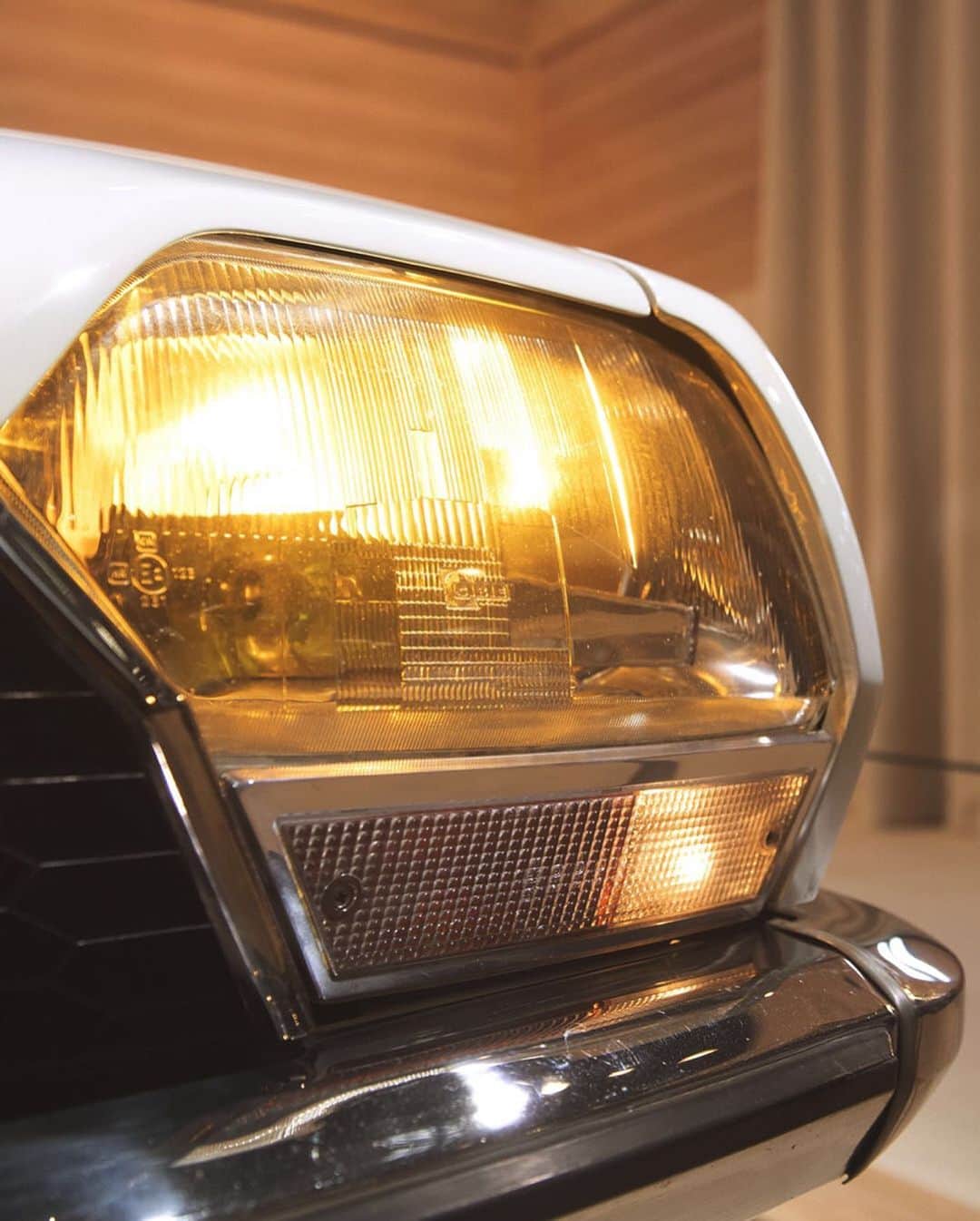 CITROEN JP Officialさんのインスタグラム写真 - (CITROEN JP OfficialInstagram)「不朽の名車が並ぶクラシックカーの祭典 @retromobile_paris 🇫🇷 で、大きな注目を集めていたシトロエンGS 50周年記念モデル。 #Citroën #Retromobile #CitroënGS #CitroënGSx50 #50Years #CitroënGSxLesBains #ScarabéedOr #Ëpopee #Ëpic #Collectors #CarCollectors #CarOfInstagram #InstaCar #OldCars #ClassicCars #Carstagram #Comfort #CitroënAvancedComfort」2月10日 17時59分 - citroen_jp
