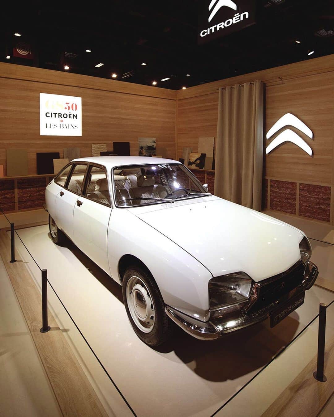 CITROEN JP Officialさんのインスタグラム写真 - (CITROEN JP OfficialInstagram)「不朽の名車が並ぶクラシックカーの祭典 @retromobile_paris 🇫🇷 で、大きな注目を集めていたシトロエンGS 50周年記念モデル。 #Citroën #Retromobile #CitroënGS #CitroënGSx50 #50Years #CitroënGSxLesBains #ScarabéedOr #Ëpopee #Ëpic #Collectors #CarCollectors #CarOfInstagram #InstaCar #OldCars #ClassicCars #Carstagram #Comfort #CitroënAvancedComfort」2月10日 17時59分 - citroen_jp