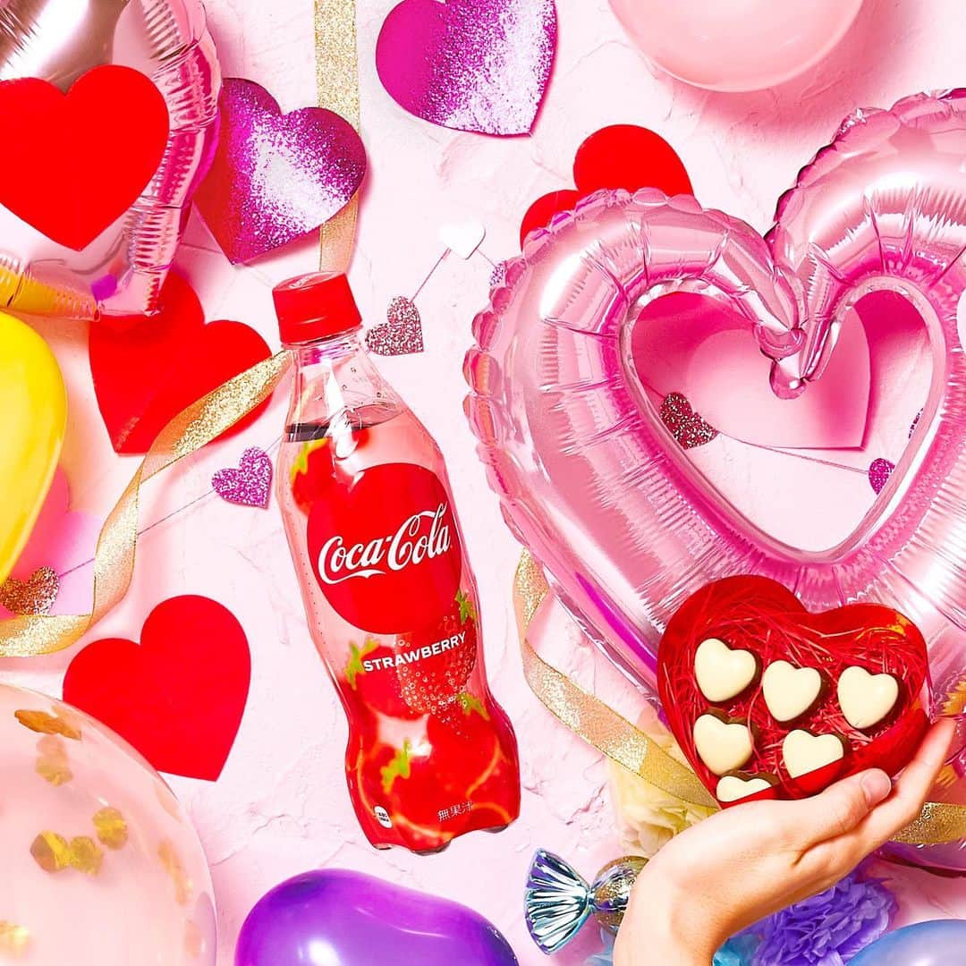 コカ コーラさんのインスタグラム写真 コカ コーラinstagram ピンクのパッケージが可愛い コカコーラストロベリー バレンタインの恋のお守りになっちゃうかも きゅんコーク コカ コーラ コカコーラ いちご Strawberry ストロベリー