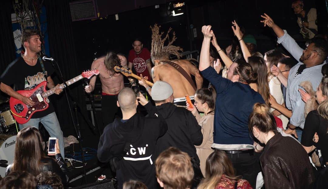 ラファティ・ロウのインスタグラム：「21st Returning To Take The Stage At The London Troubadour. We Gonna Blow The Ceiling Off. Save The Date On Ya Beeper. In Your Diary. Tell ya Mum. Tell Ya Mates. Give Siri a Shout. We’re Coming For All Of You. Link in bio」