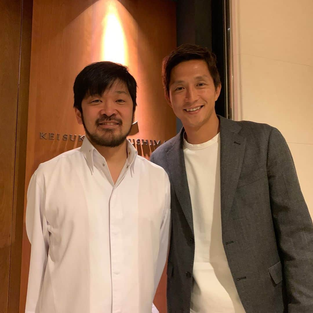 福西崇史さんのインスタグラム写真 - (福西崇史Instagram)「. フレンチの料理人🍴 松嶋啓介👨‍🍳 . 昔の話やら、これからの話やら… . 共通の話がたくさんありすぎ〜🤣 . #松嶋啓介 #french #chef #いい話 #食 #料理 #soccer #sports #サッカーマン #世界 #ニース #人との繋がり #素晴らしい #instagood #instaphoto #先日」2月11日 0時00分 - takashi_fukunishi