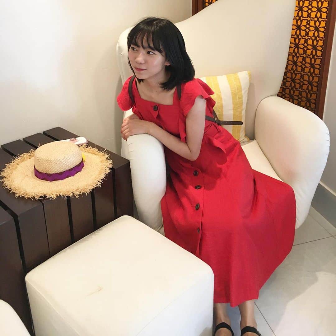 野村麻衣子のインスタグラム：「. 赤いワンピースが大のお気に入り💃 るん」