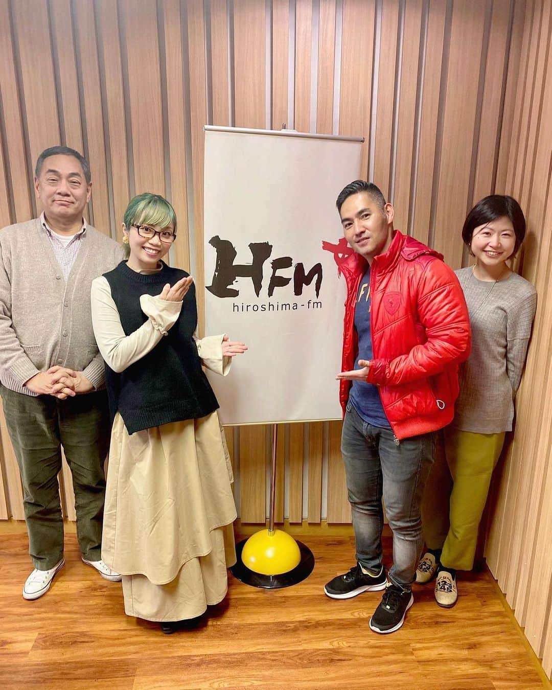 朝倉さやさんのインスタグラム写真 - (朝倉さやInstagram)「中孝介さんと 広島FM生放送「近藤志保のDAYS!」に出演させていただきました！ ありがとさまでした🌈🌈🌈. . 明日2/11(火) は「ユウベルグループ Presents みんなの合唱祭」にゲスト出演させていただきます🎶 ブルーライブ広島でお会いしましょう〜🦪. . #広島FM #みんなの合唱祭 #中孝介さん #朝倉さや #詳しくはオフィシャルHPチェックしてけろな♩」2月10日 18時37分 - asakurasaya