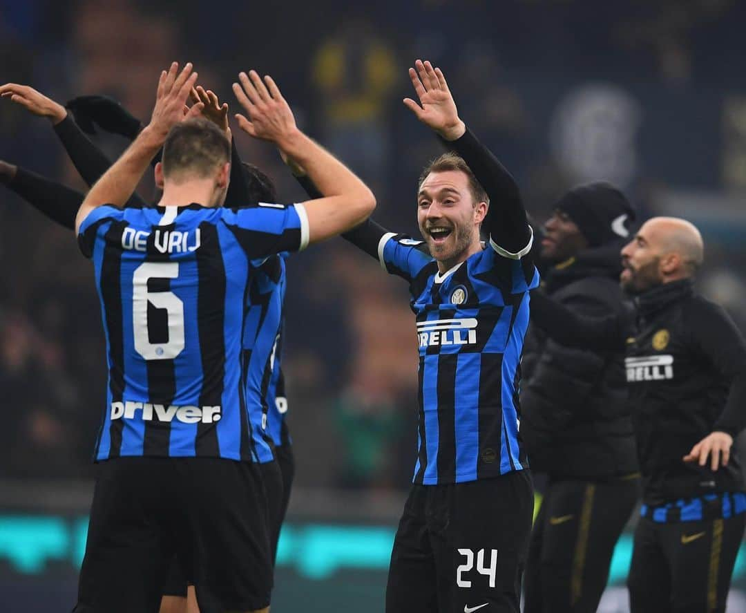 クリスティアン・エリクセンさんのインスタグラム写真 - (クリスティアン・エリクセンInstagram)「All smiles after yesterday’s very important win! #forzainter #derbymilano ⚫️🔵 #ce24」2月10日 18時31分 - chriseriksen8