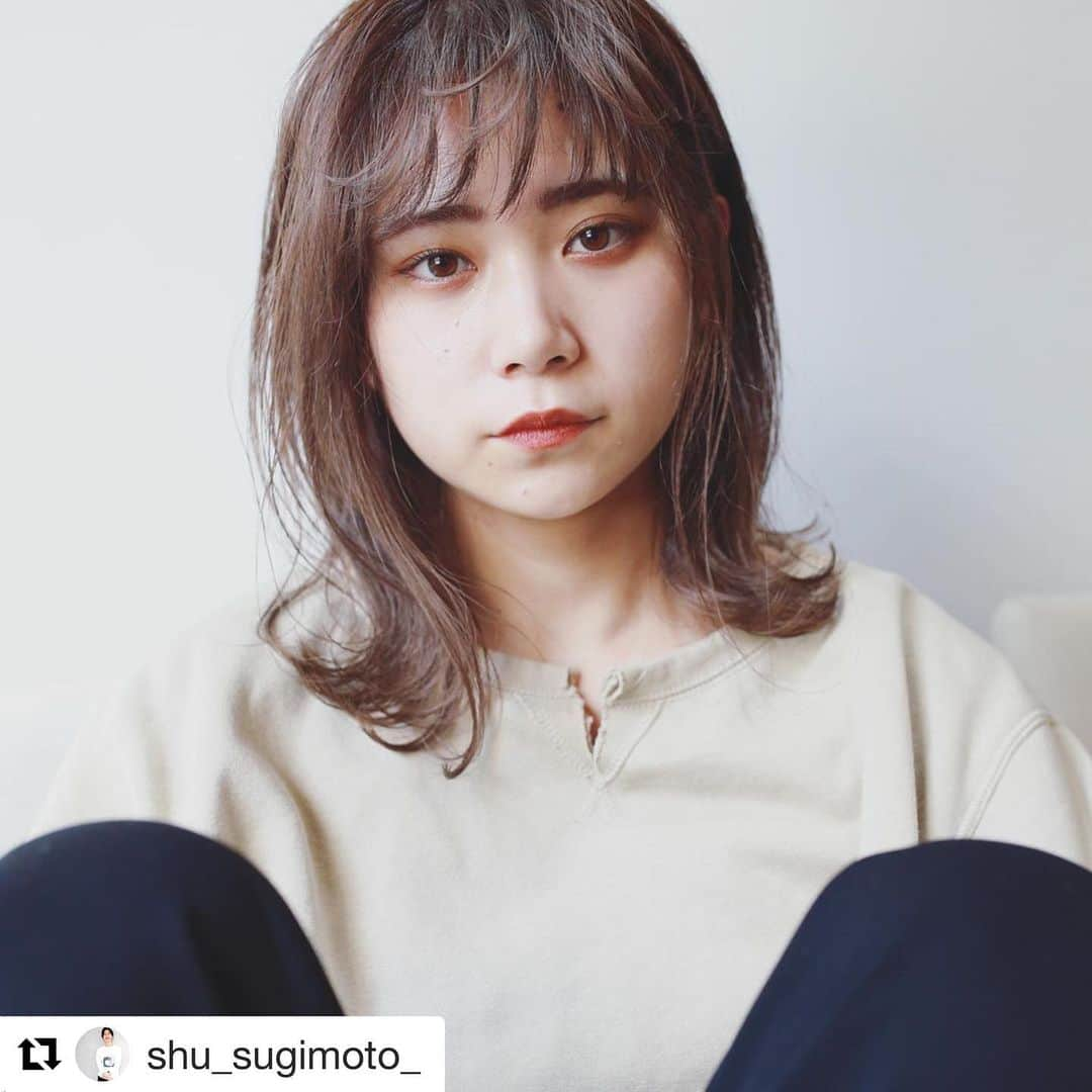 THROW 【スロウ】さんのインスタグラム写真 - (THROW 【スロウ】Instagram)「#Repost @shu_sugimoto_ with @get_repost ・・・ . . 前髪カット🌿 . . . ナチュラル派の方へ . プロフィールのURLをチェックしてみてください♪ご新規様限定のお得なクーポンございます(^^) . hair.photo. @shu_sugimoto_ . . ご予約は【杉元指名】でDMかURLからお気軽にお待ちしてます♪ご質問はDMからお願いします📩 . 天神・今泉地区では珍しい一軒家を改装した落ち着きのあるオシャレで可愛いお店です🌿 . . #Ravo#福岡モデル#福岡美容室#今泉#天神#大名#スナップ#モデル募集#サロンモデル#ショートボブ#throwカラー#ケアブリーチ#ミニボブ#切りっぱなしボブ#ショートヘア#ハイトーンカラー#福岡サロンモデル#植物のある暮らし#tintbar#スロウカラー#ミルクティーベージュ#フェザーバンク#オン眉#ワイドバング」2月10日 18時32分 - throwcolor